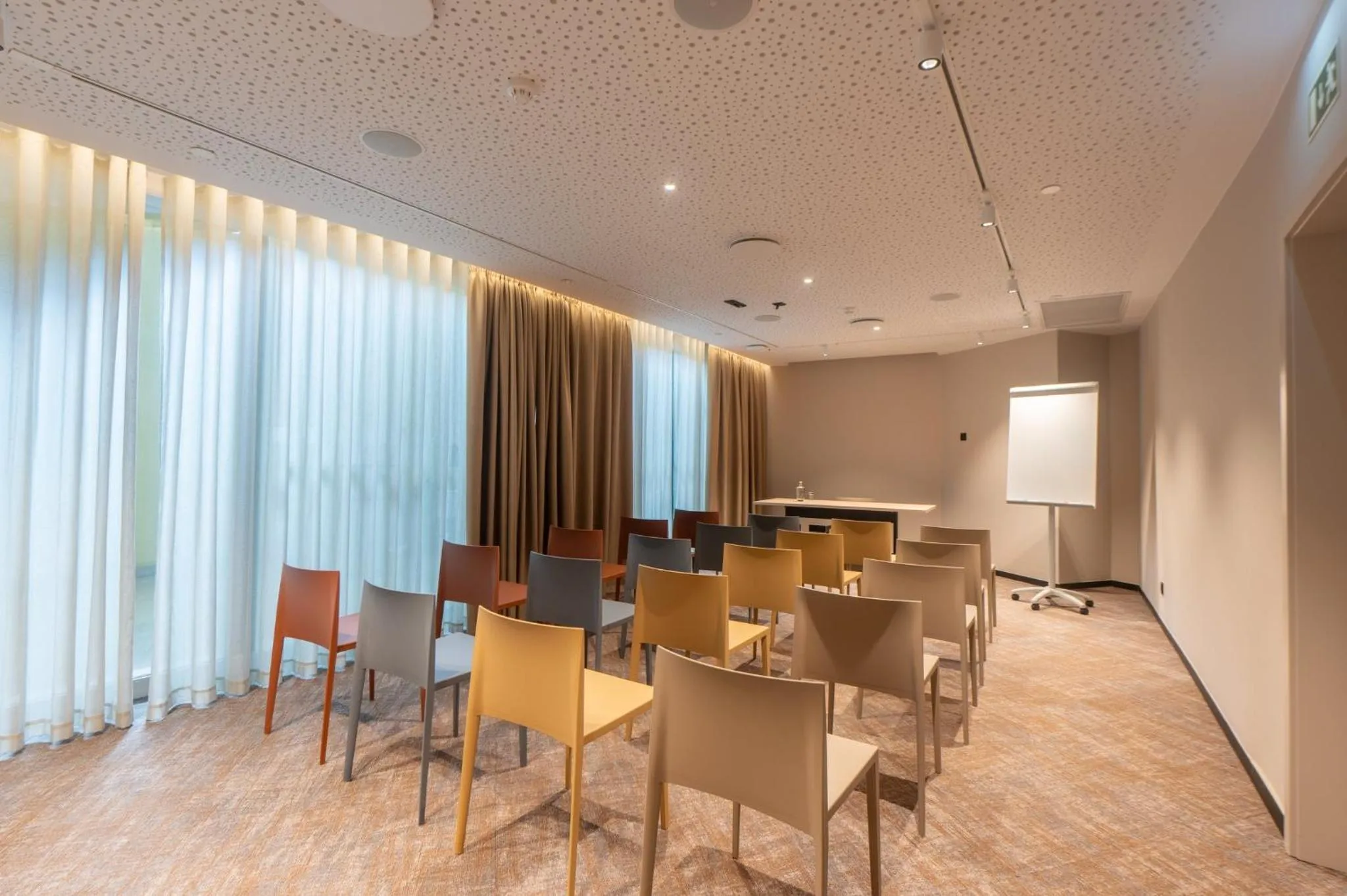 Meeting/conference room in Holiday Inn Lisbon by IHG