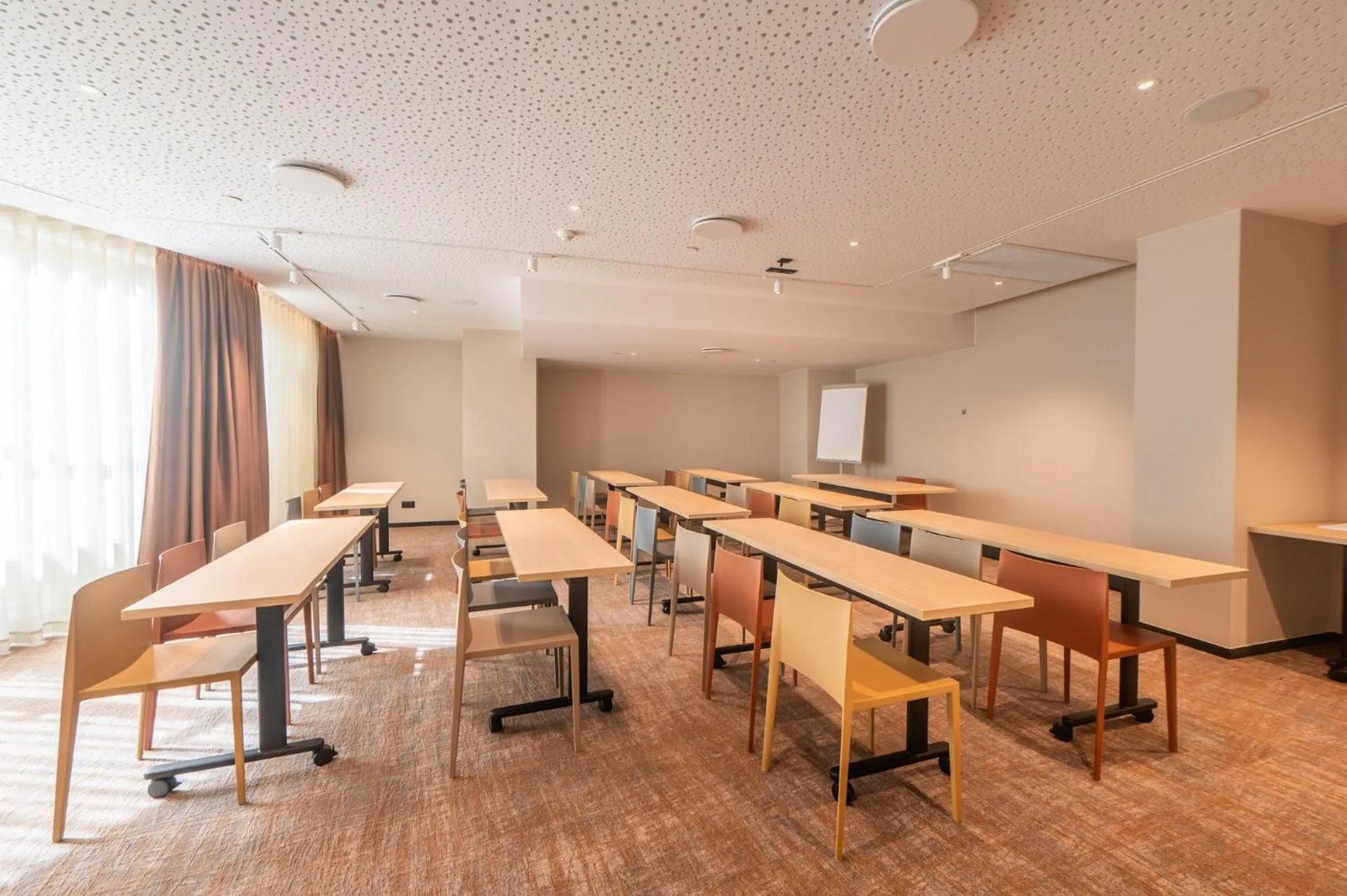 Meeting/conference room in Holiday Inn Lisbon by IHG