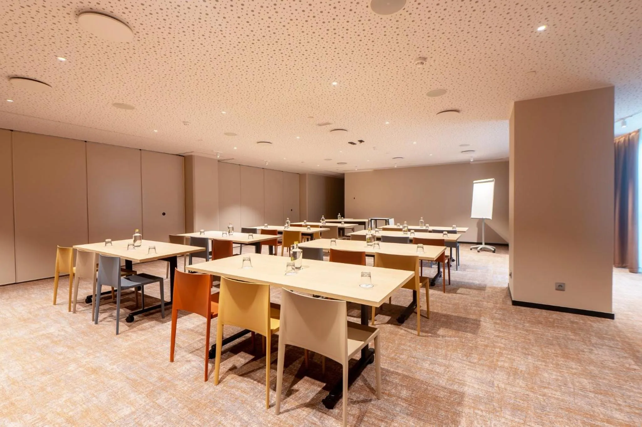 Meeting/conference room in Holiday Inn Lisbon by IHG