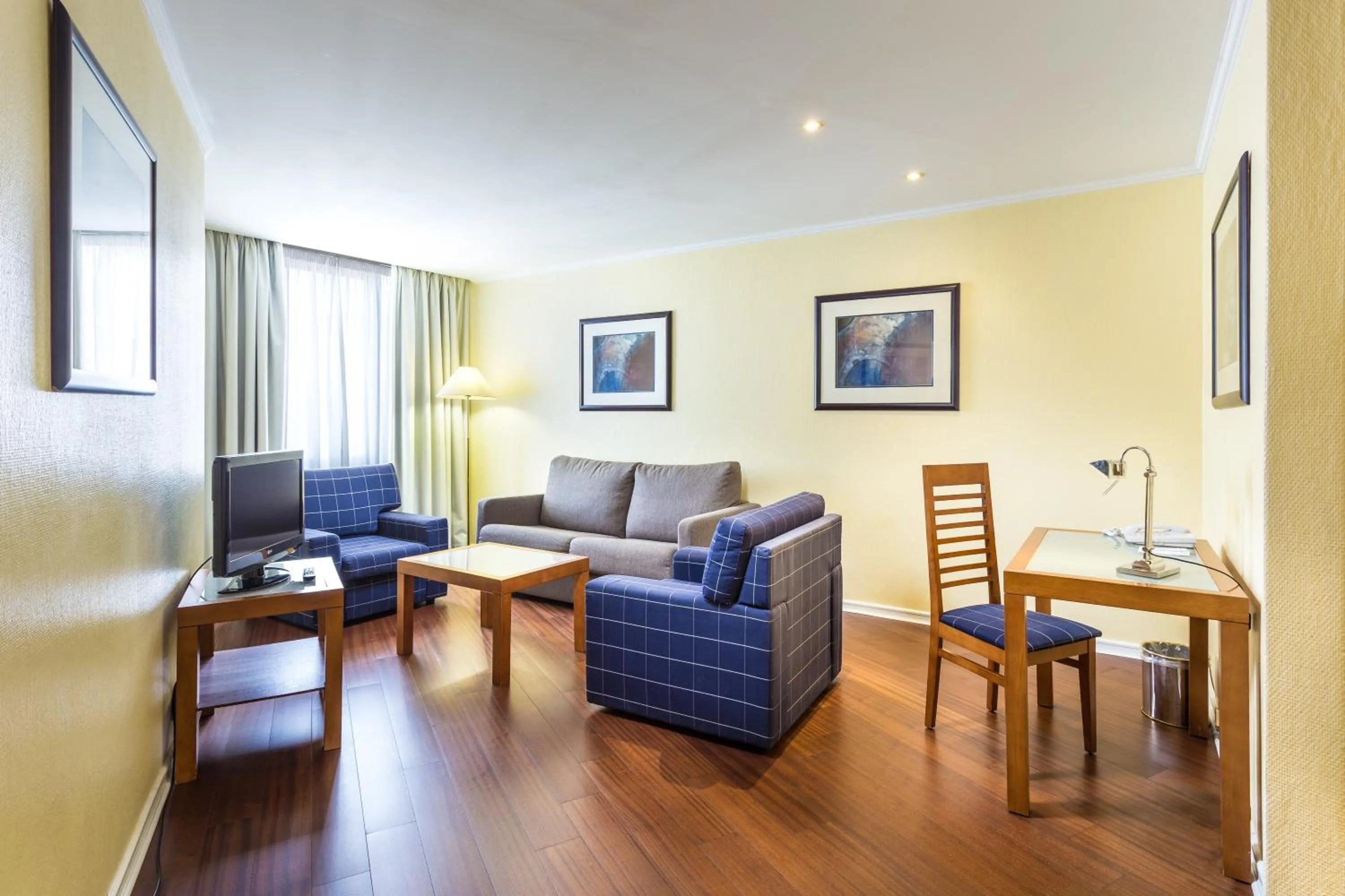 Photo of the whole room in Holiday Inn Lisbon by IHG