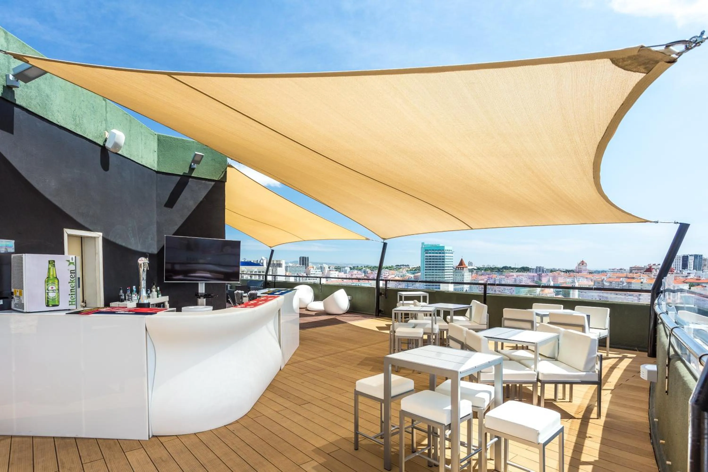 Lounge or bar in Holiday Inn Lisbon by IHG