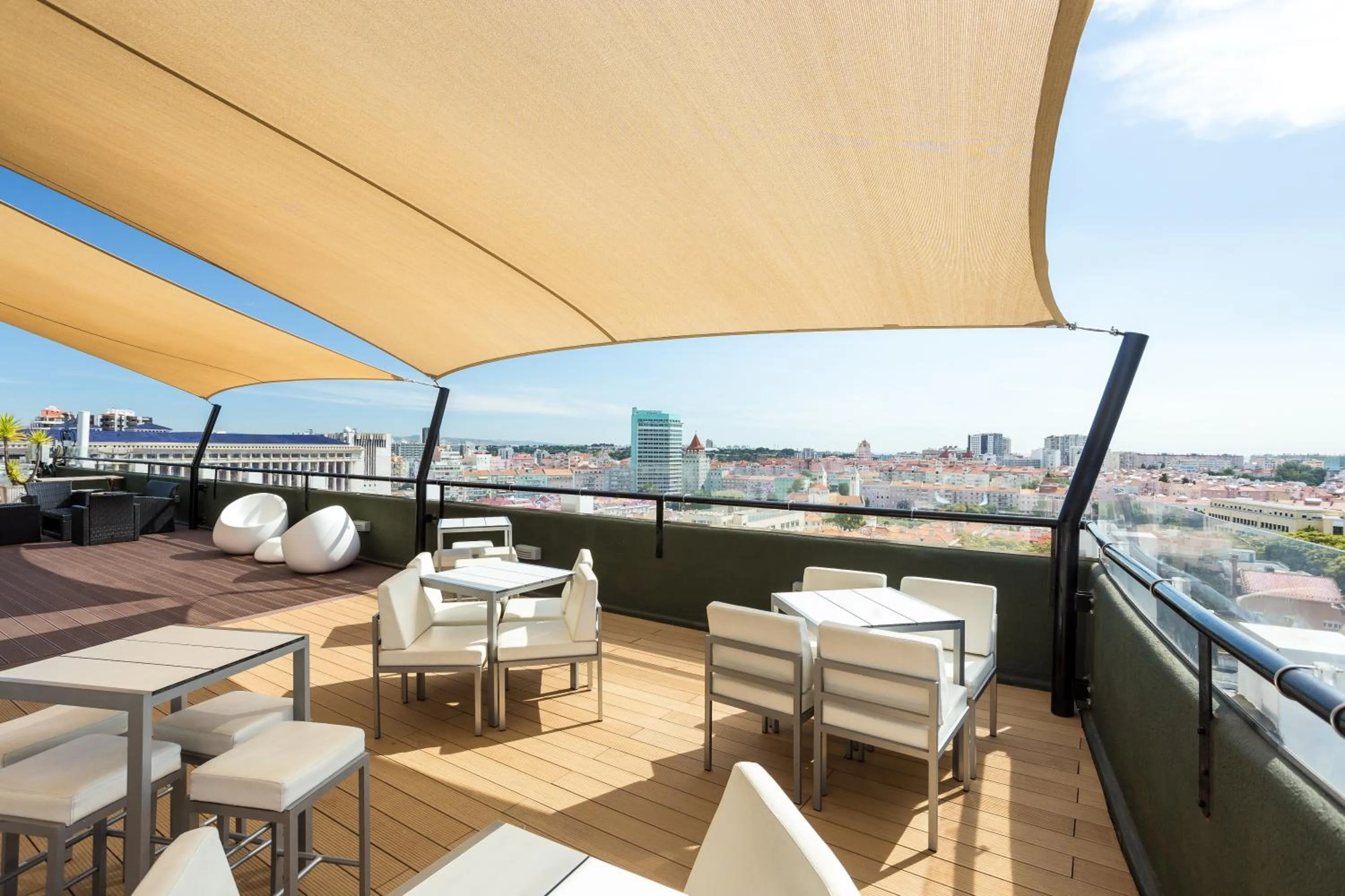 Lounge or bar in Holiday Inn Lisbon by IHG