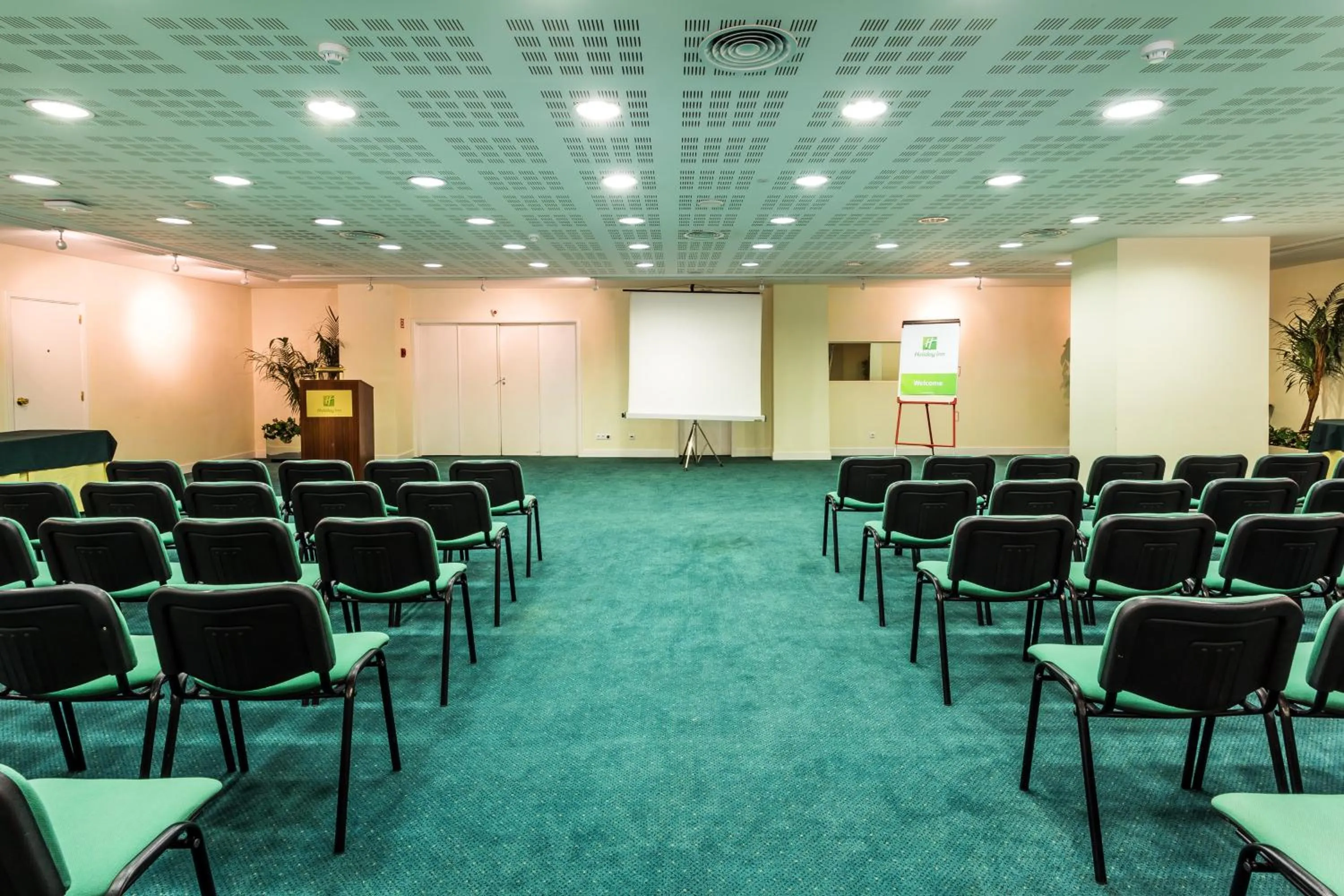 Meeting/conference room in Holiday Inn Lisbon by IHG
