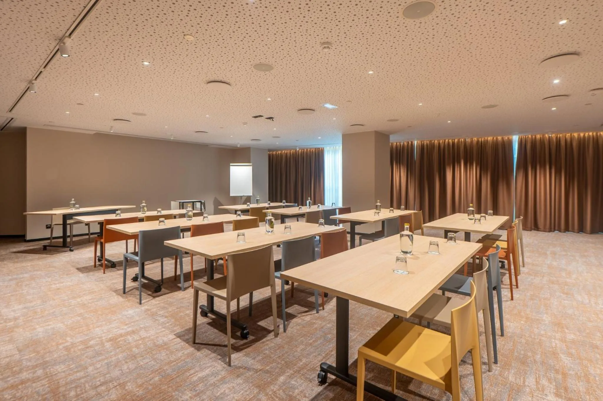 Meeting/conference room in Holiday Inn Lisbon by IHG