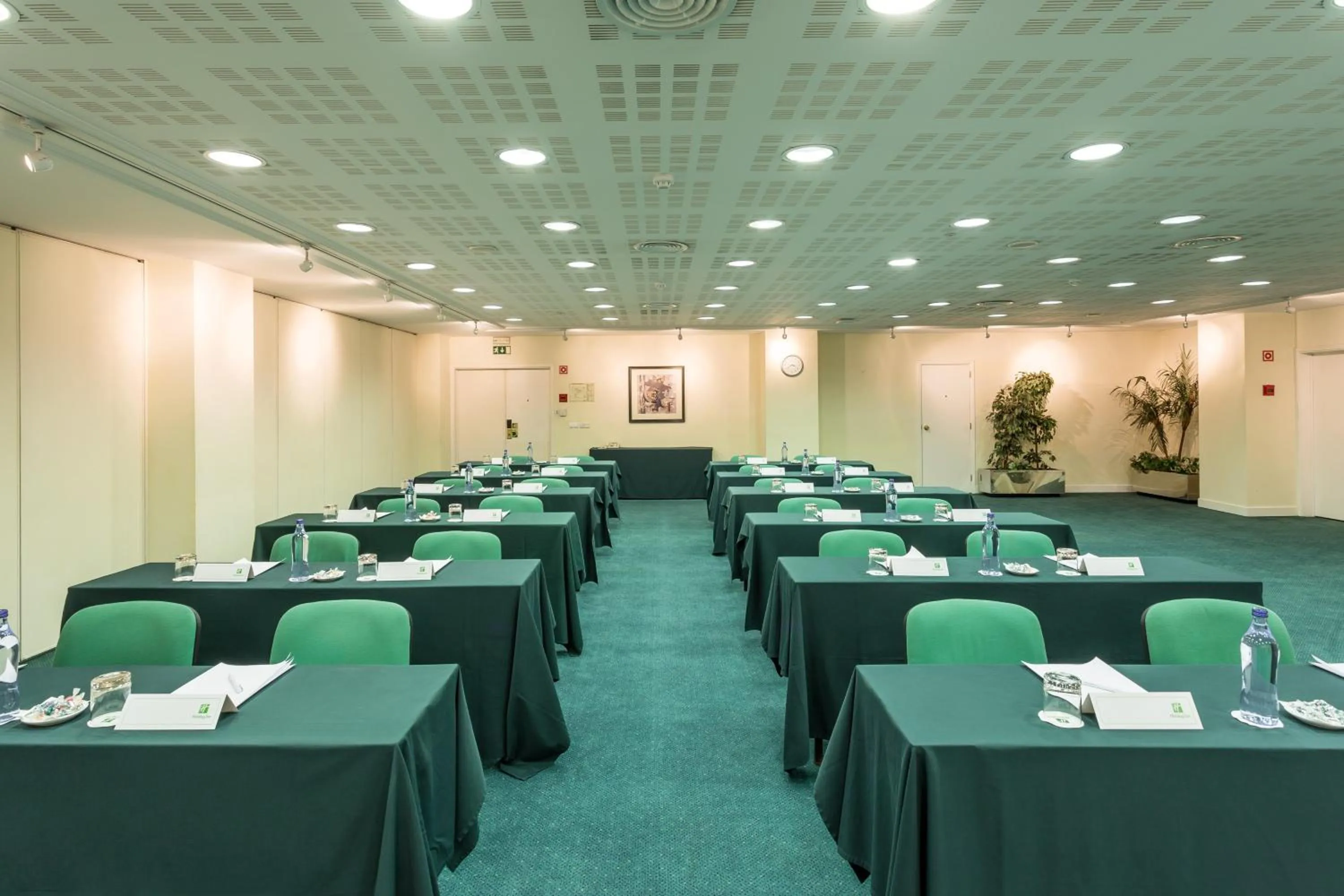 Meeting/conference room in Holiday Inn Lisbon by IHG