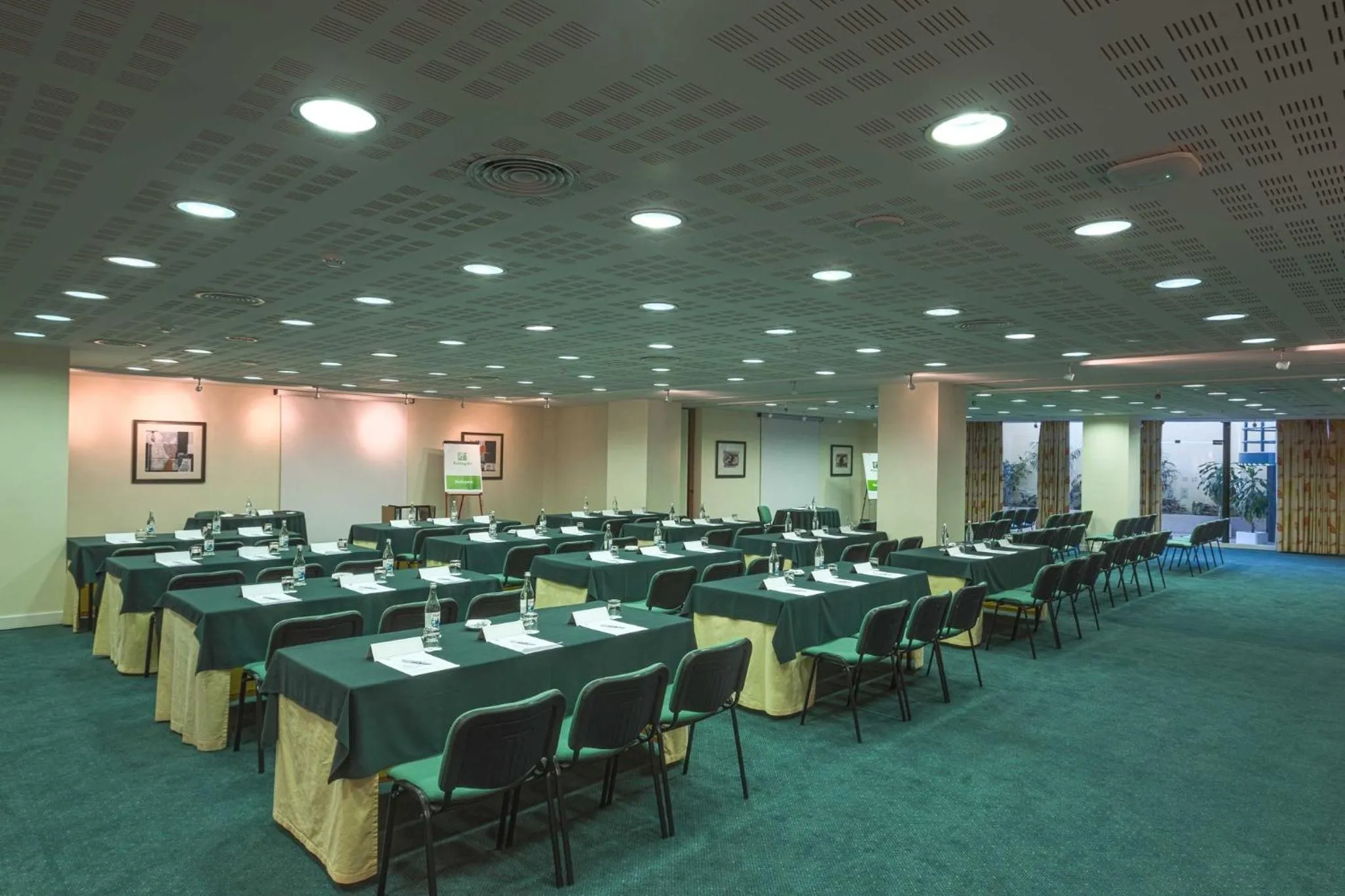Meeting/conference room in Holiday Inn Lisbon by IHG