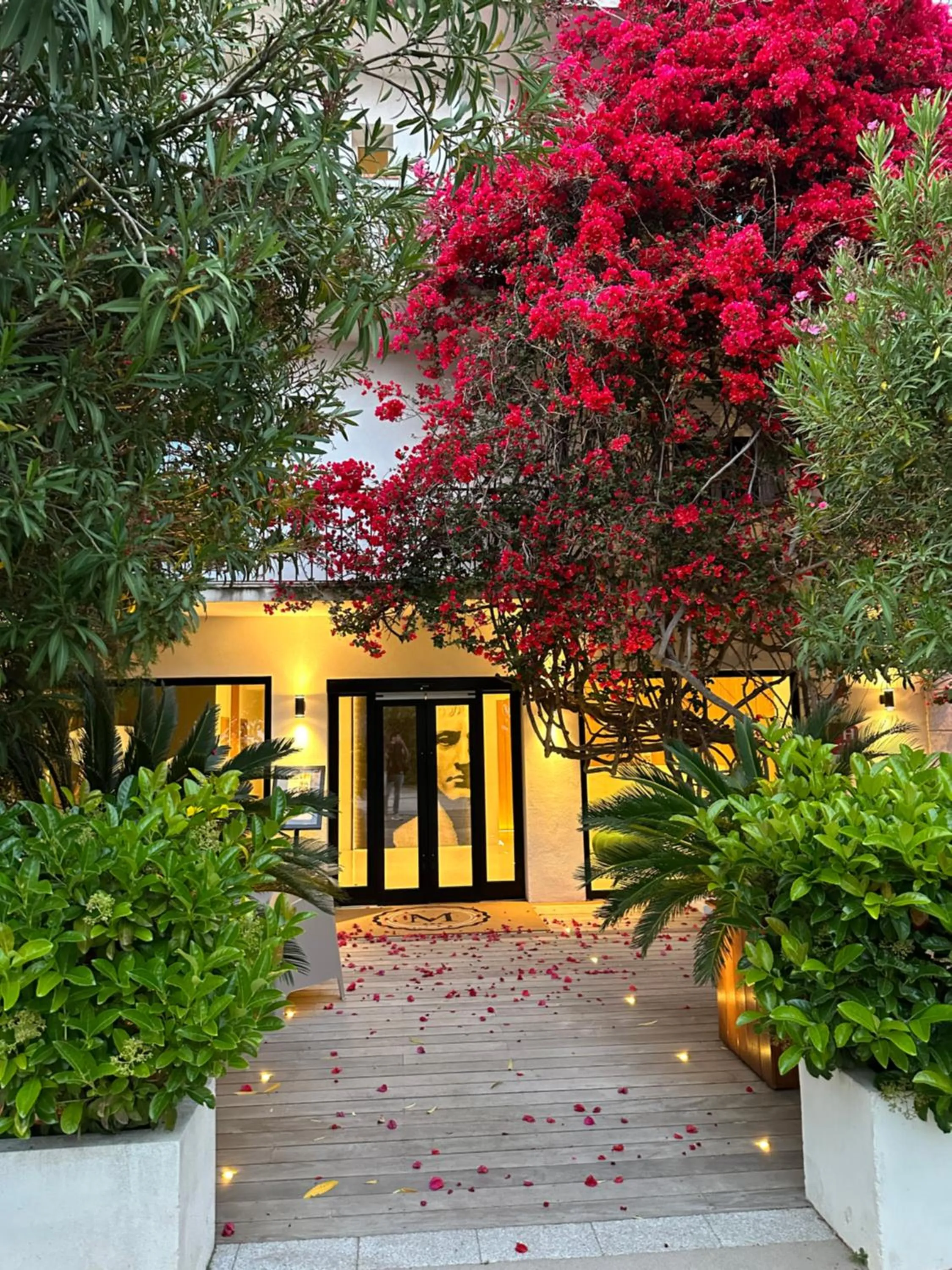 Property building in Hôtel Le Mistral