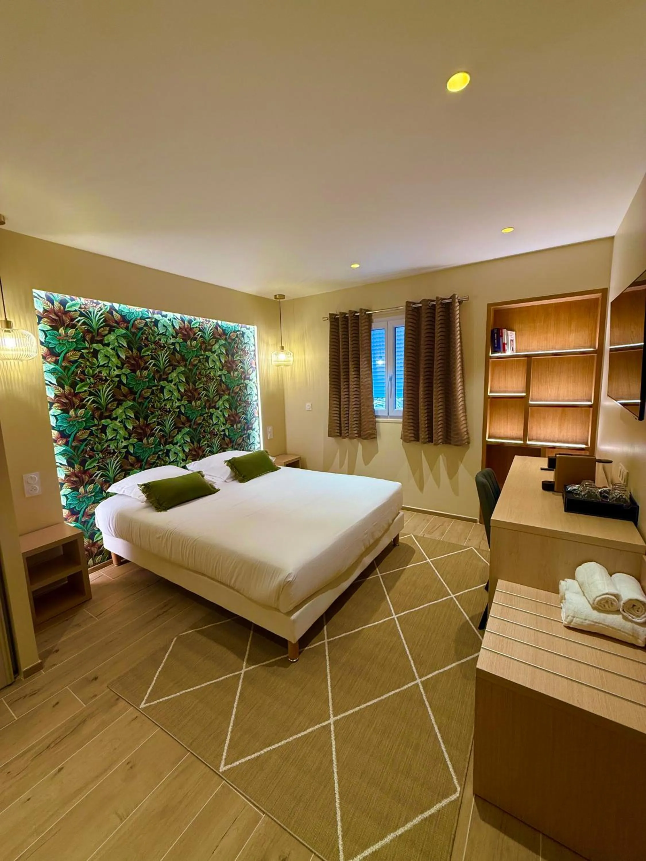 Bed in Hôtel Le Mistral