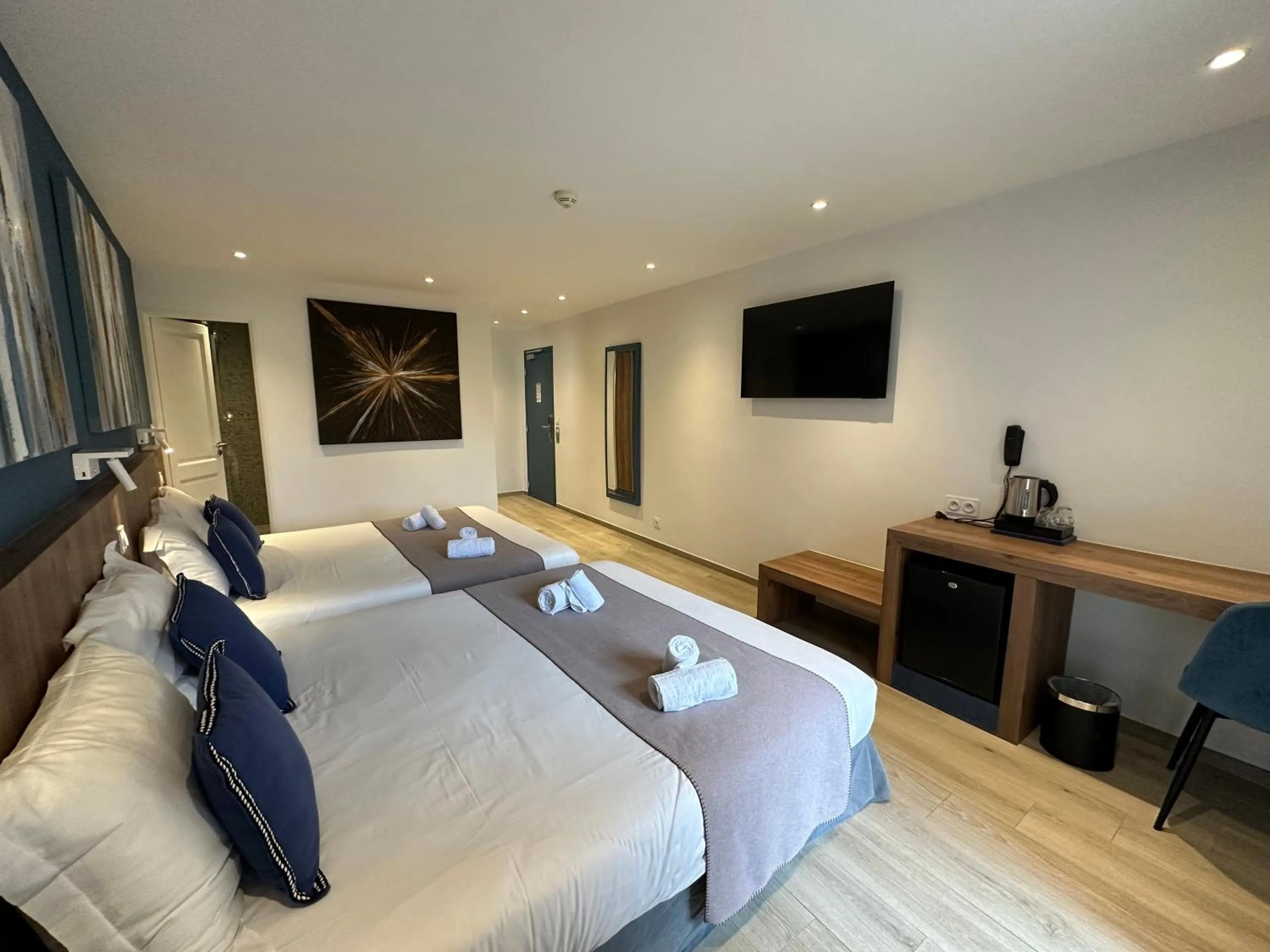 Bed in Hôtel Le Mistral