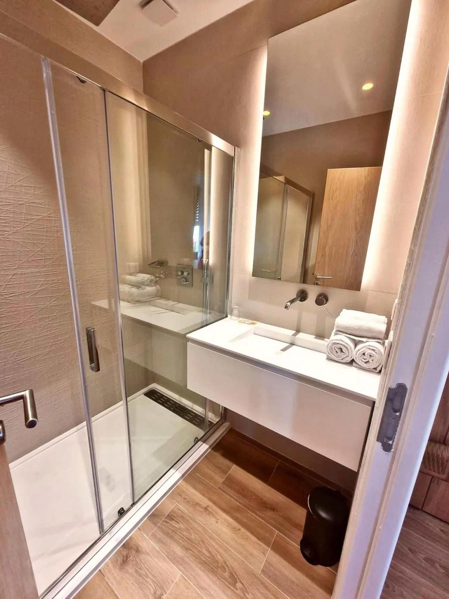 Bed in Hôtel Le Mistral