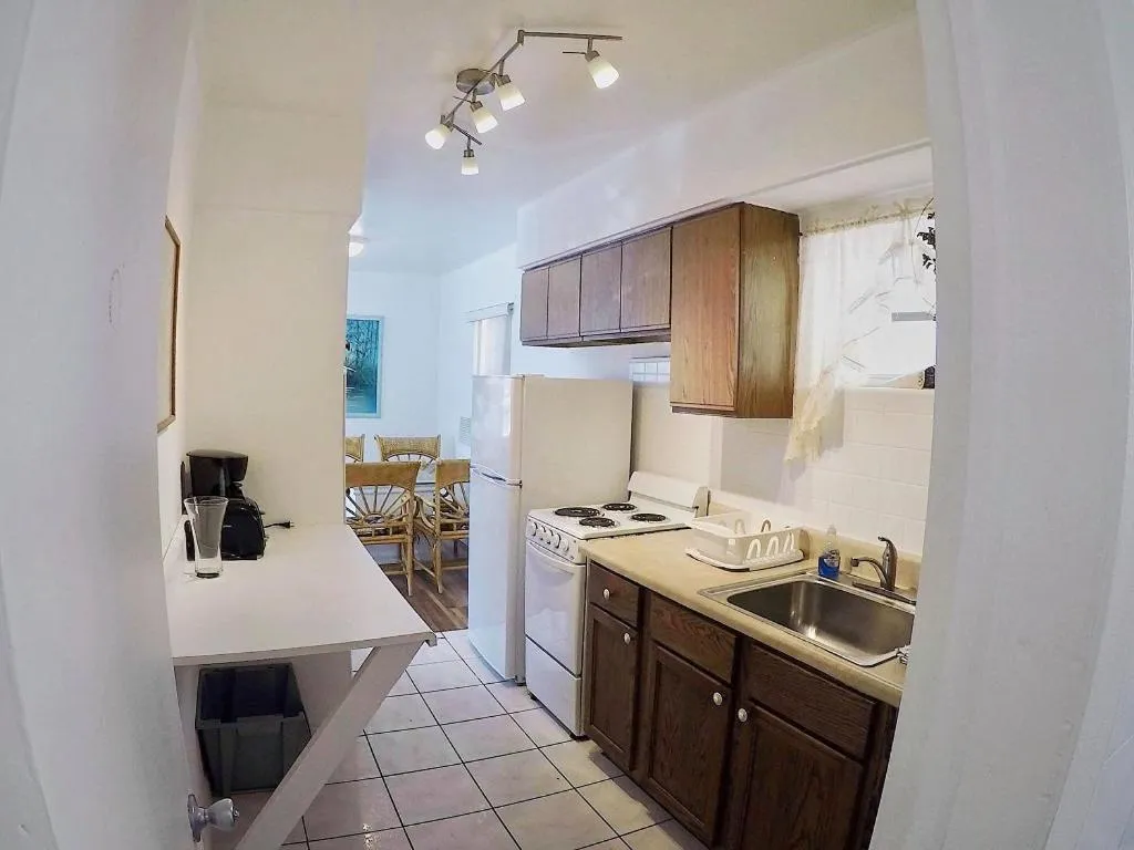 Kitchen or kitchenette in Ebb Tide Resort