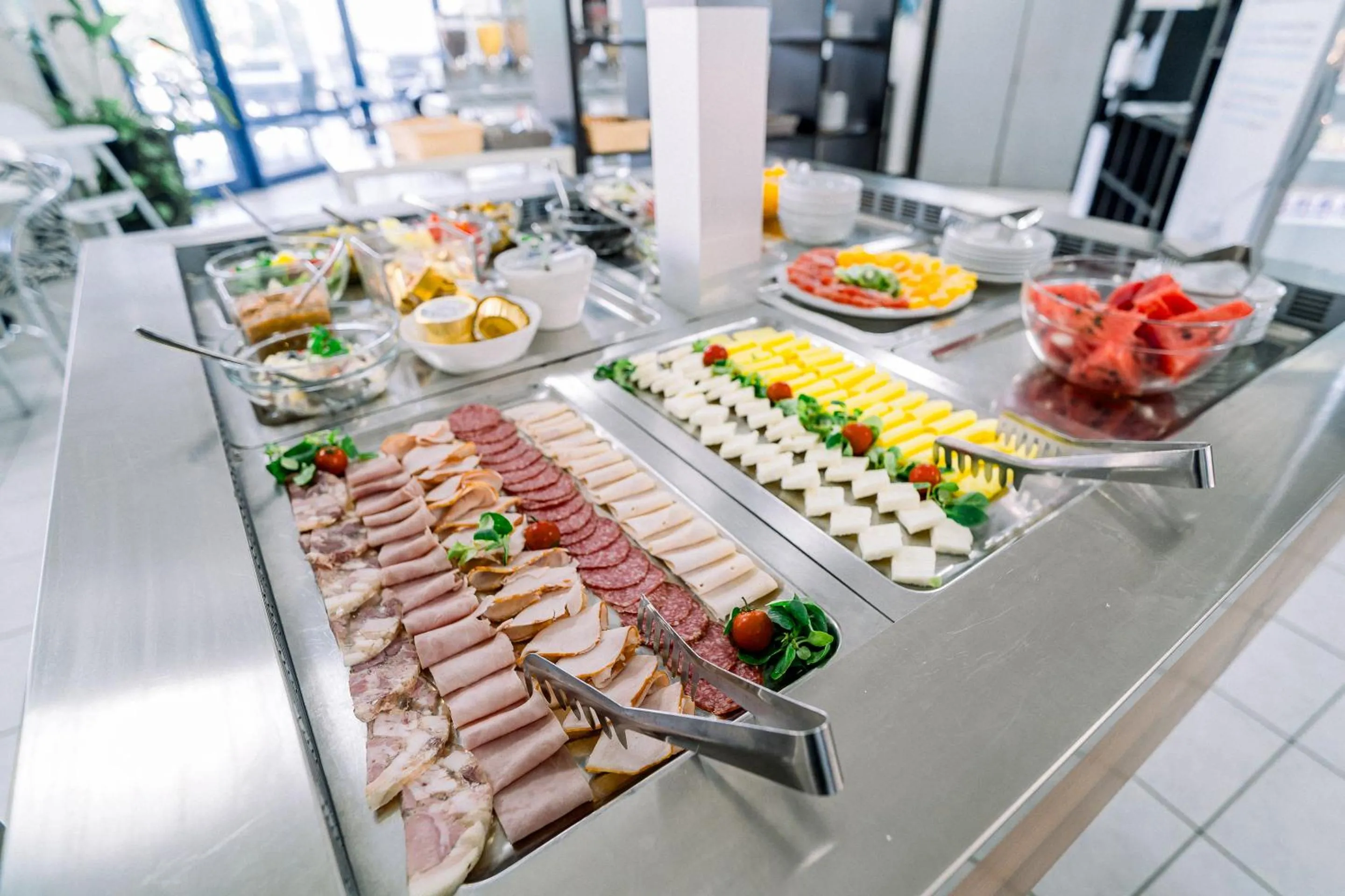 Buffet breakfast in Continental Forum Oradea