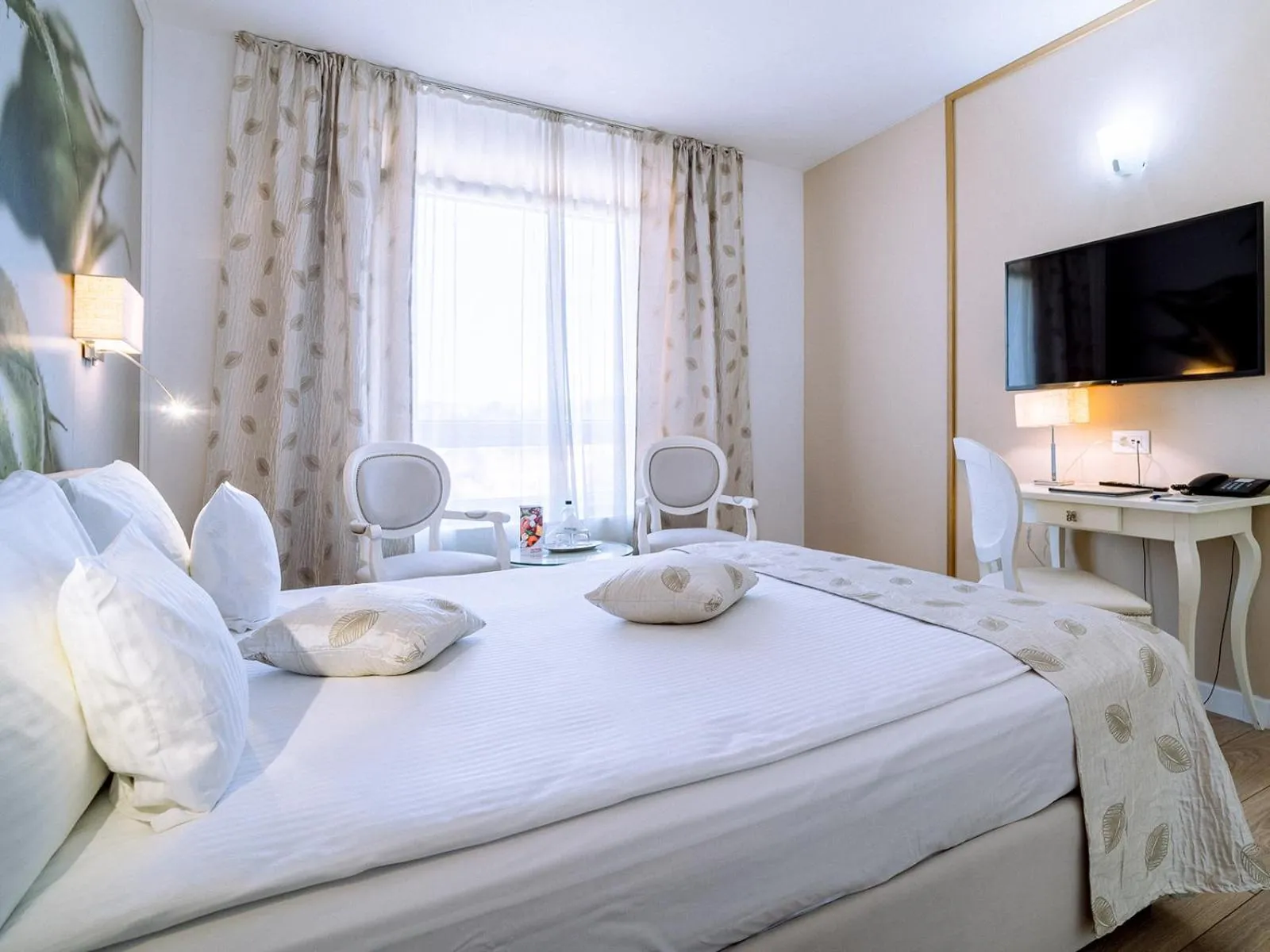 TV and multimedia, Bed in Continental Forum Oradea