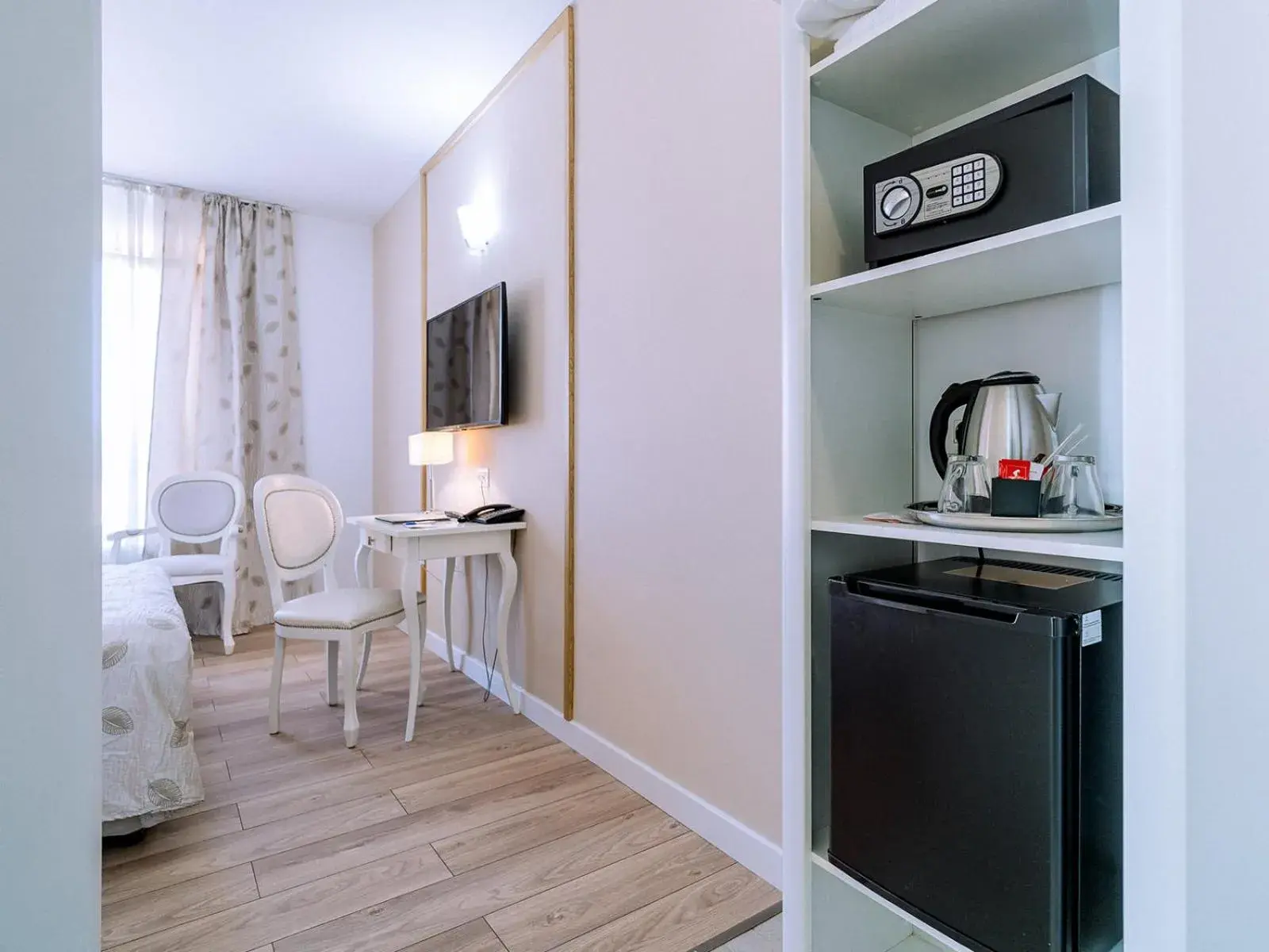 TV and multimedia, Bed in Continental Forum Oradea TV and multimedia, Bed in Continental Forum Oradea