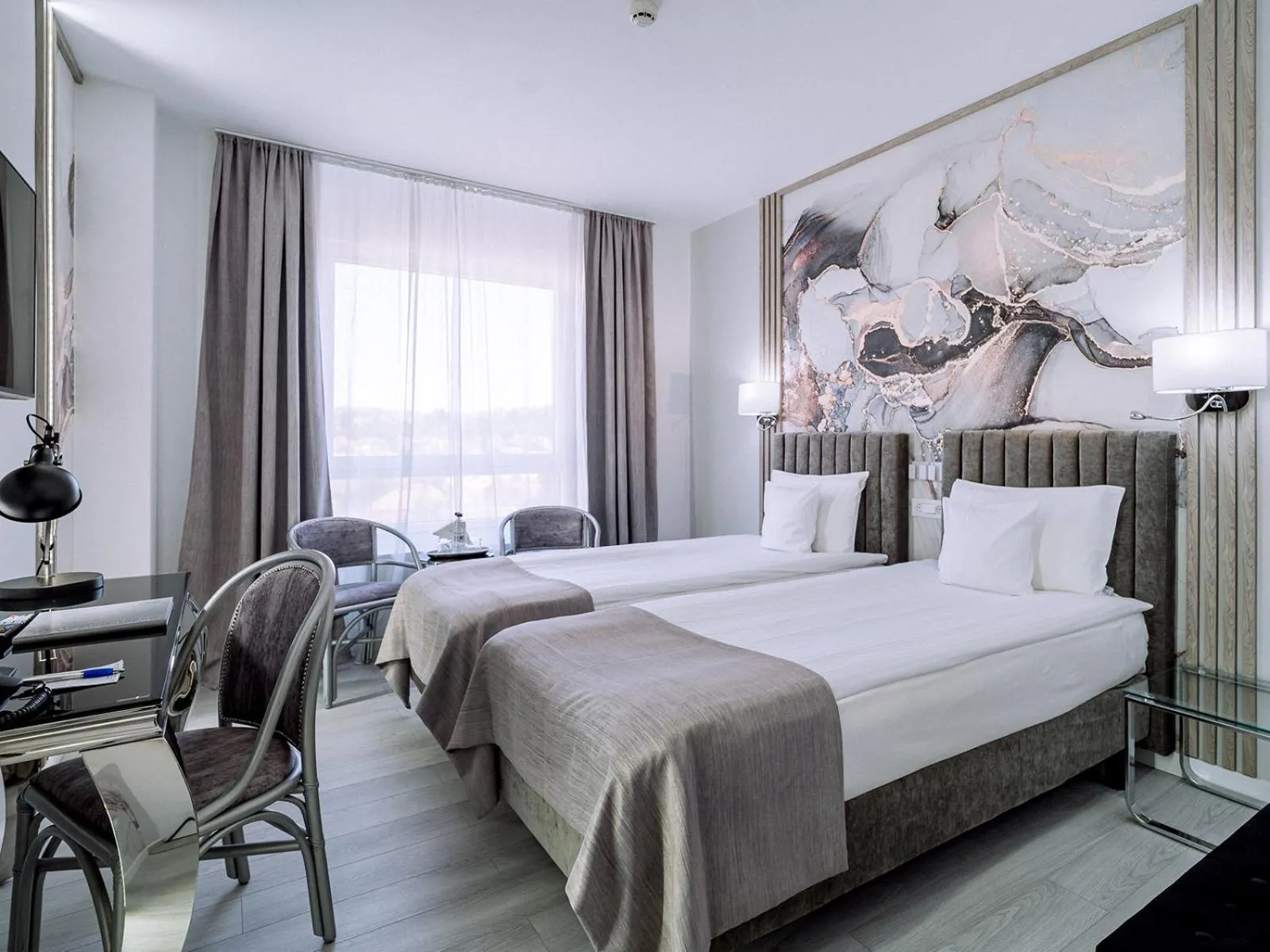 Photo of the whole room, Bed in Continental Forum Oradea