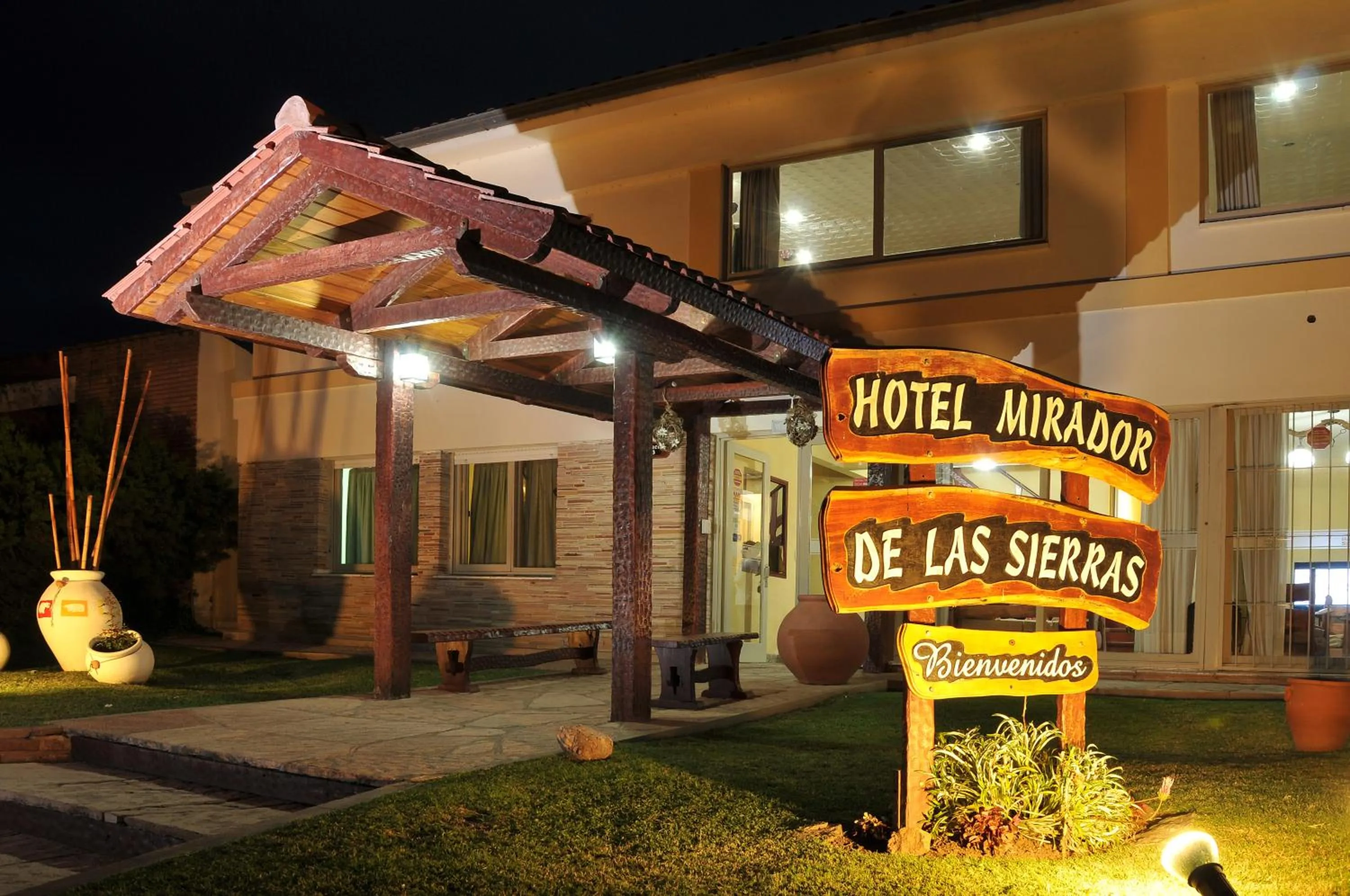 Facade/entrance in Hotel Mirador de las Sierras