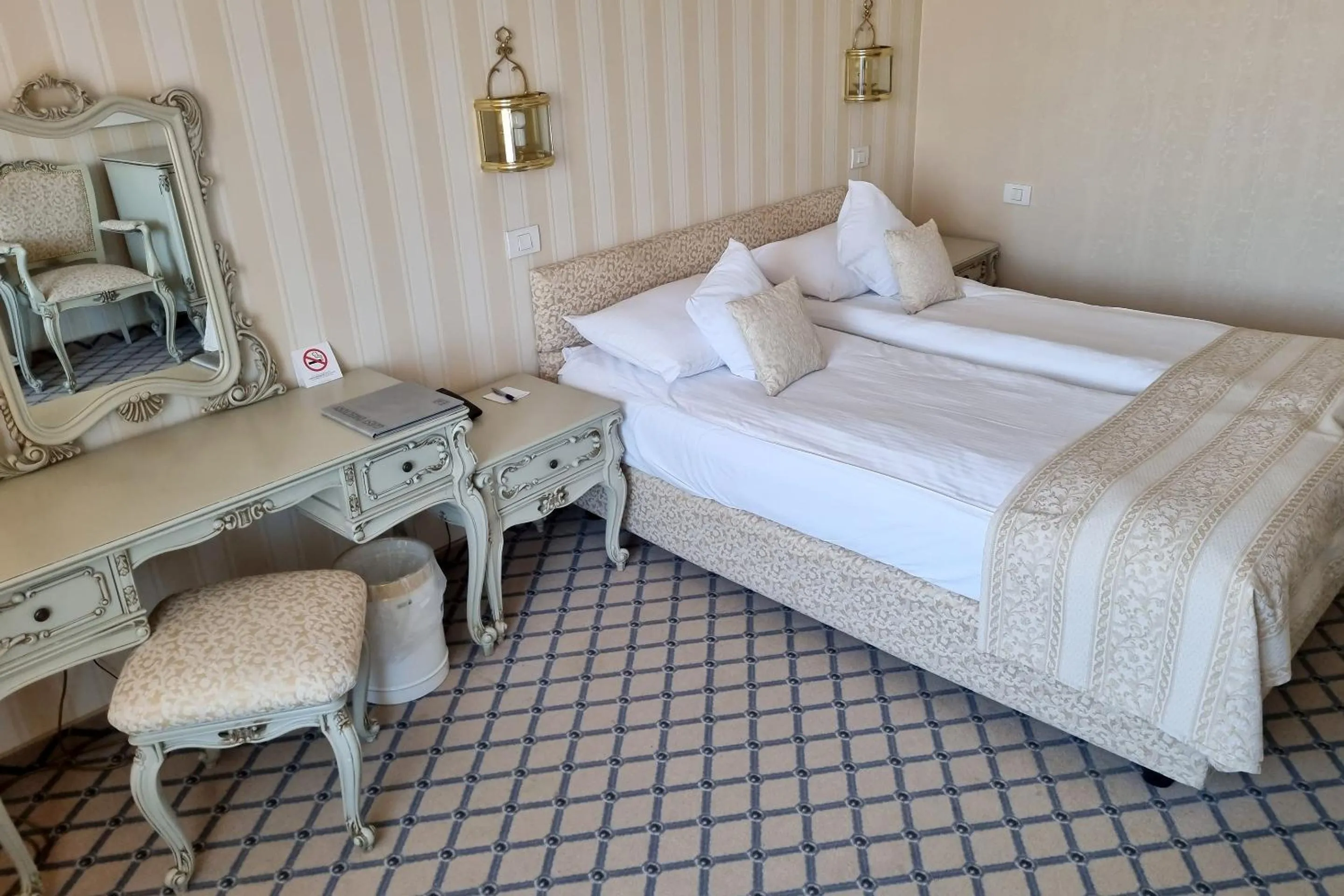 Bed in Continental Forum Arad