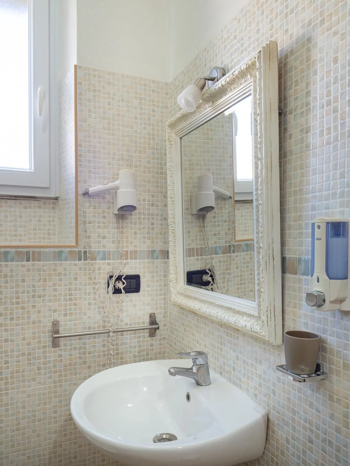 Bathroom in Affittacamere Lunamar