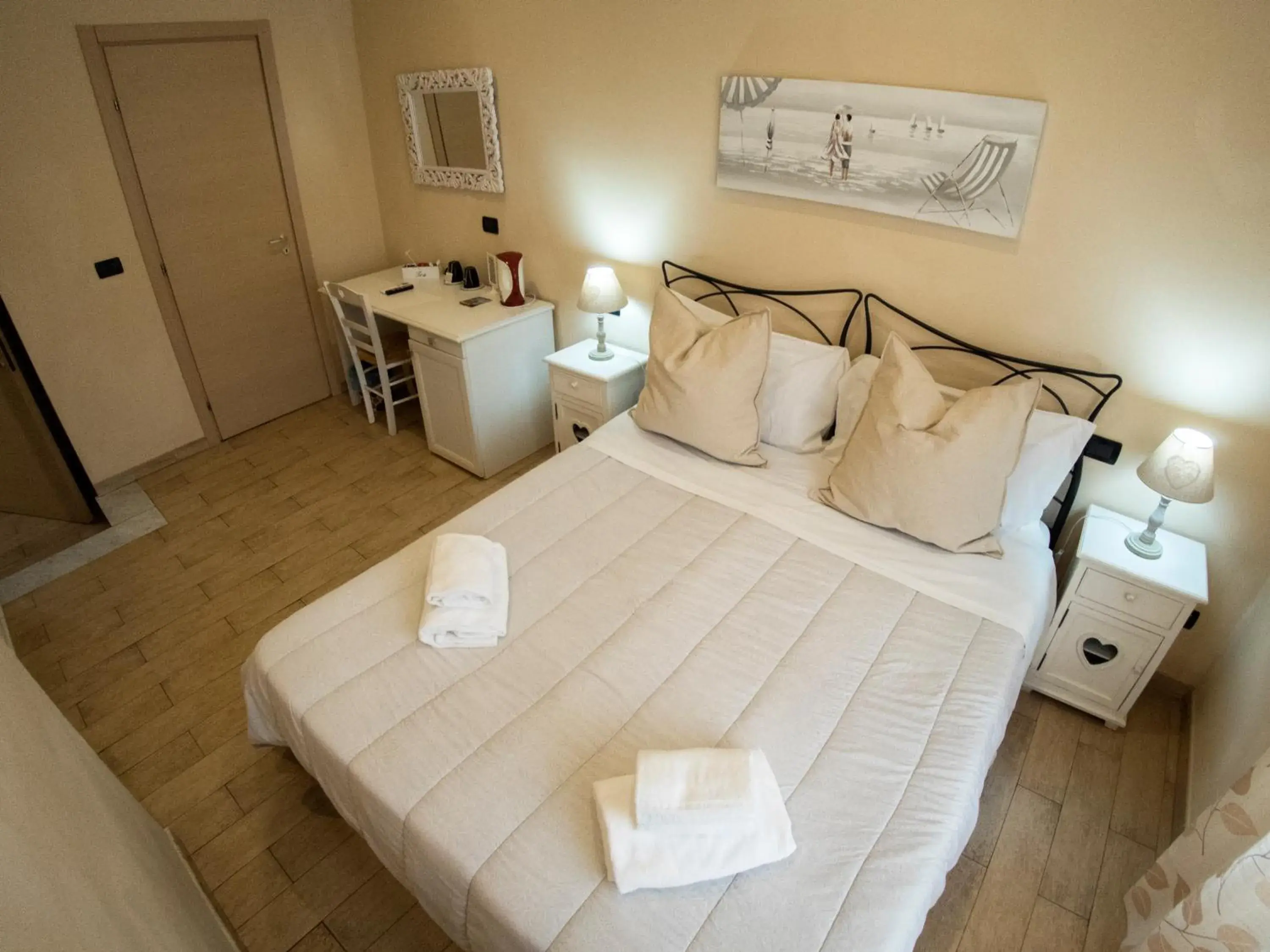 Double or Twin Room with Private Bathroom - single occupancy in Affittacamere Lunamar Double or Twin Room with Private Bathroom - single occupancy in Affittacamere Lunamar