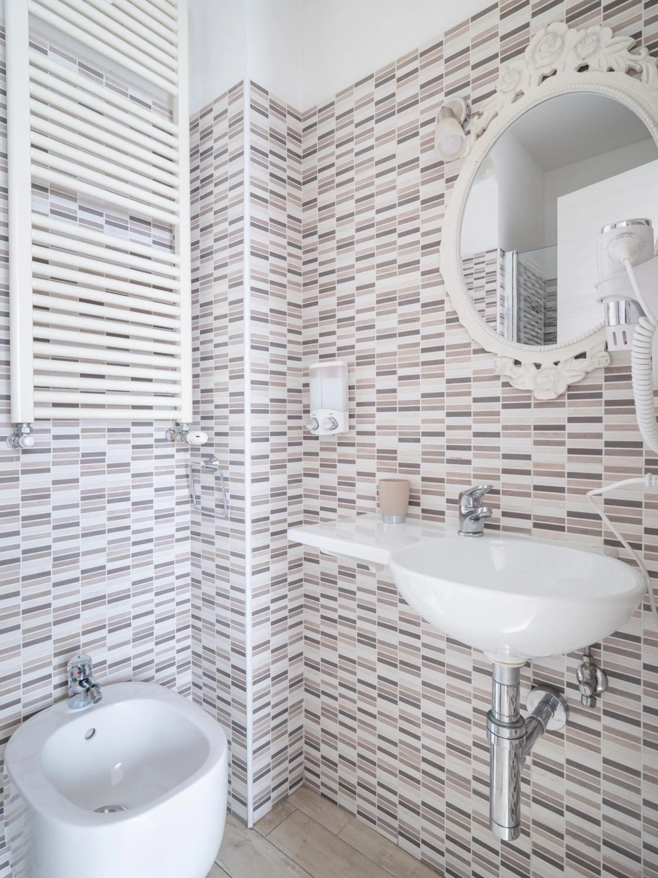 Bathroom in Affittacamere Lunamar