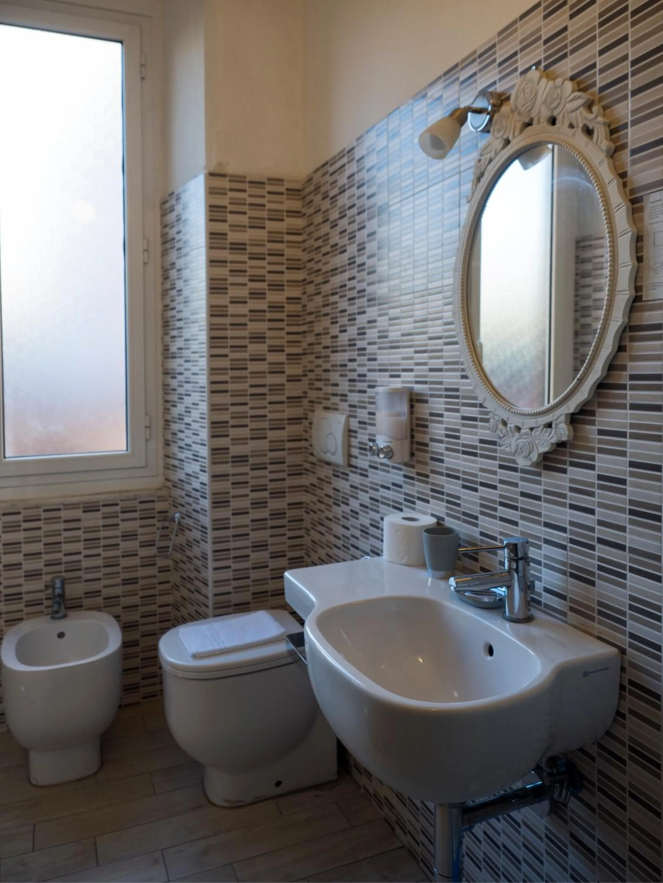 Bathroom in Affittacamere Lunamar