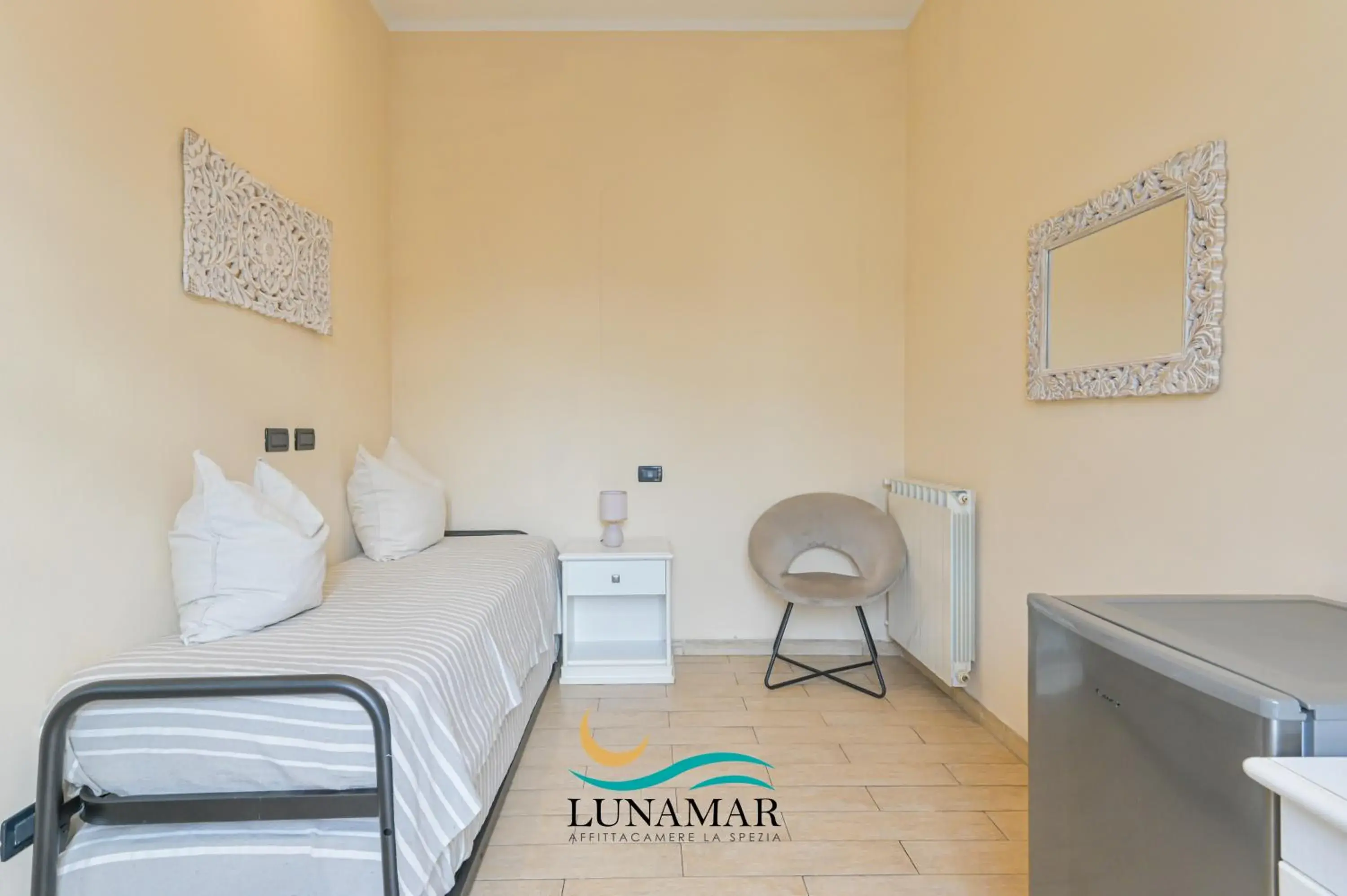 Room with Balcony, Private Bathroom and City View in Affittacamere Lunamar Room with Balcony, Private Bathroom and City View in Affittacamere Lunamar