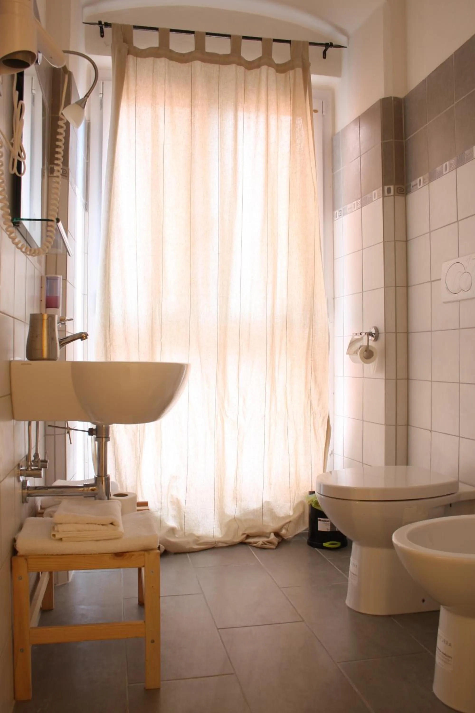 Bathroom in Affittacamere Lunamar