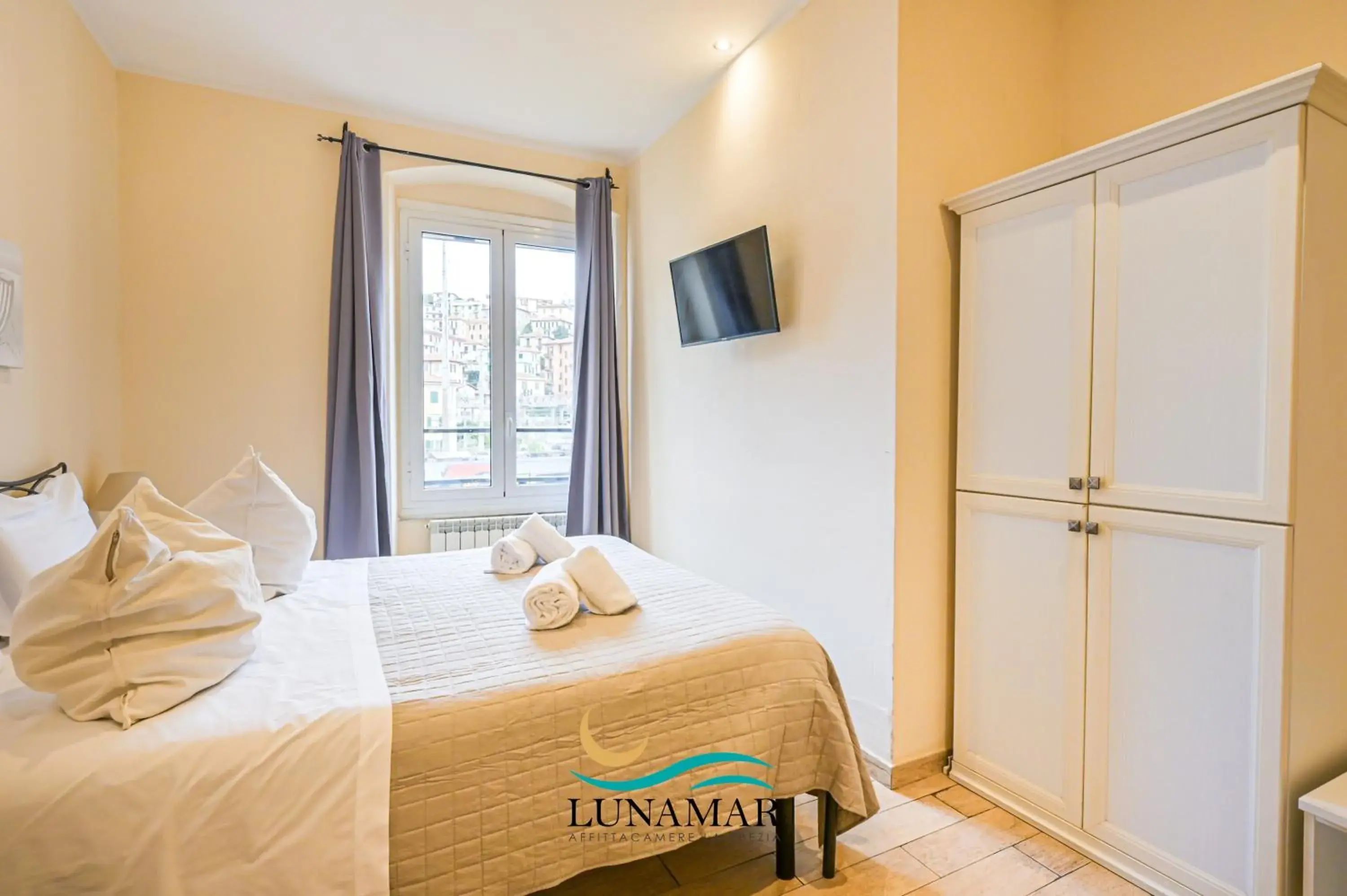 Double or Twin Room with Private Bathroom - single occupancy in Affittacamere Lunamar Double or Twin Room with Private Bathroom - single occupancy in Affittacamere Lunamar