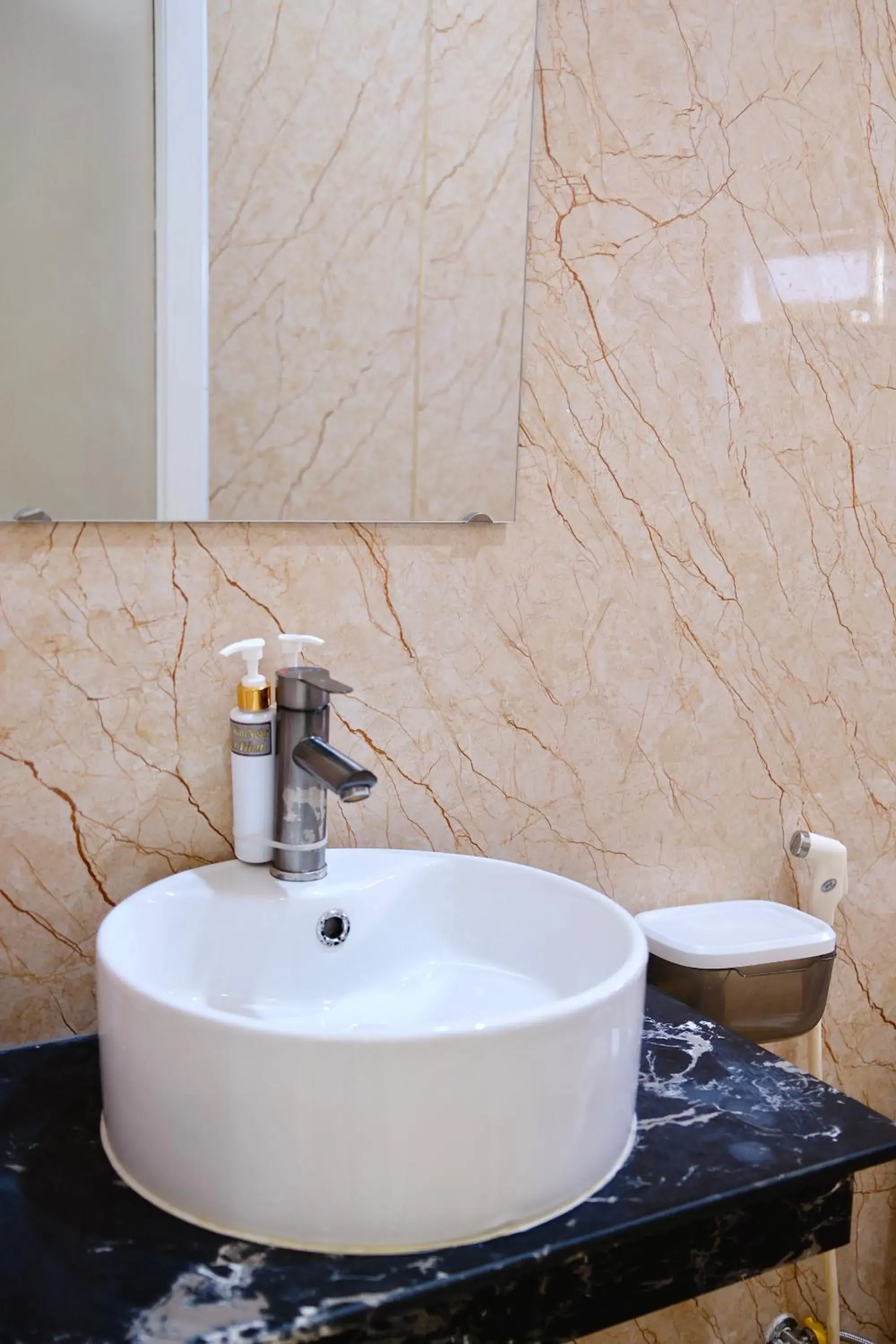 Bathroom in Kim Ngân Hotel Buôn Ma Thuột Bathroom in Kim Ngân Hotel Buôn Ma Thuột