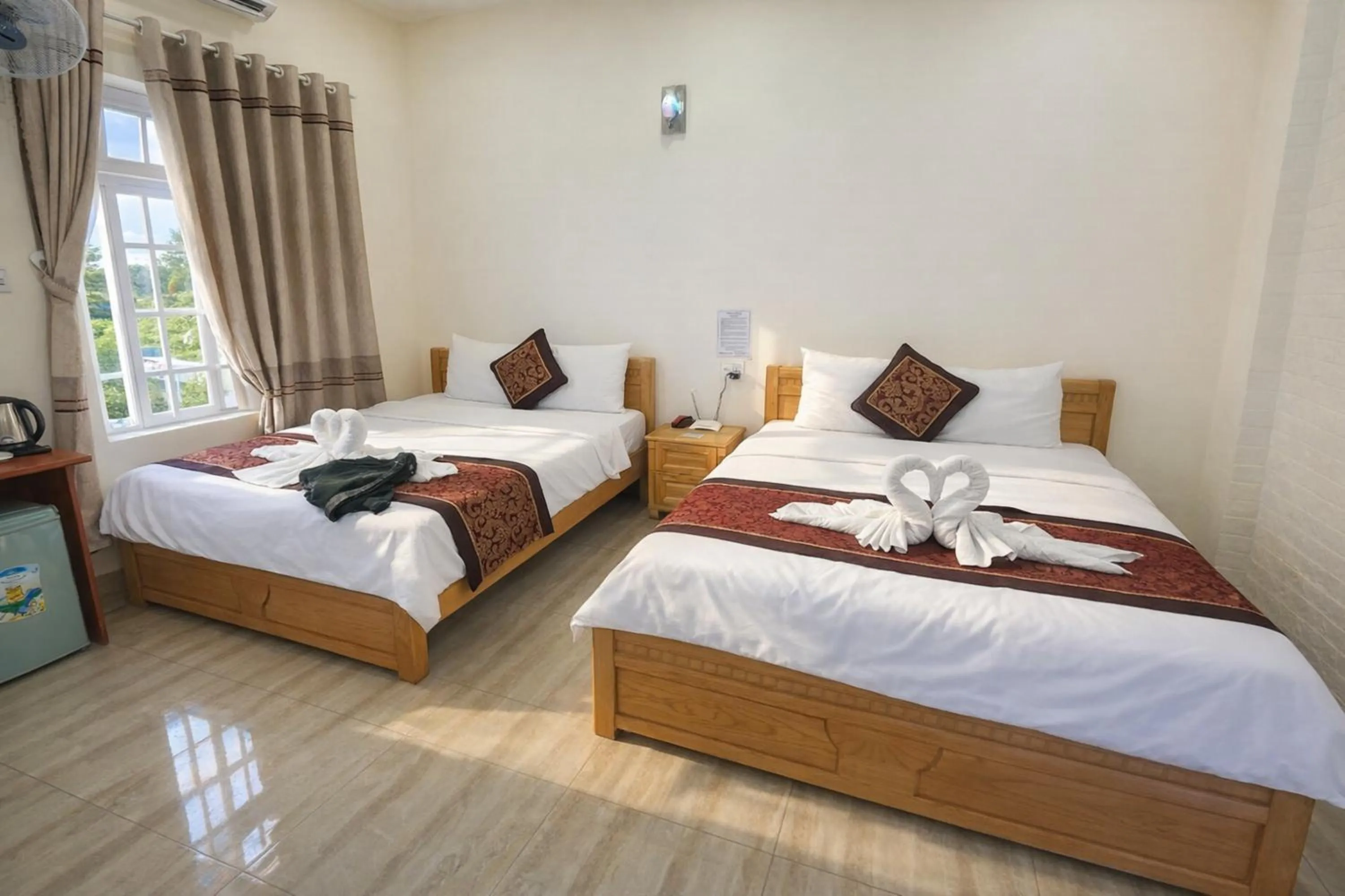 Photo of the whole room, Bed in Kim Ngân Hotel Buôn Ma Thuột