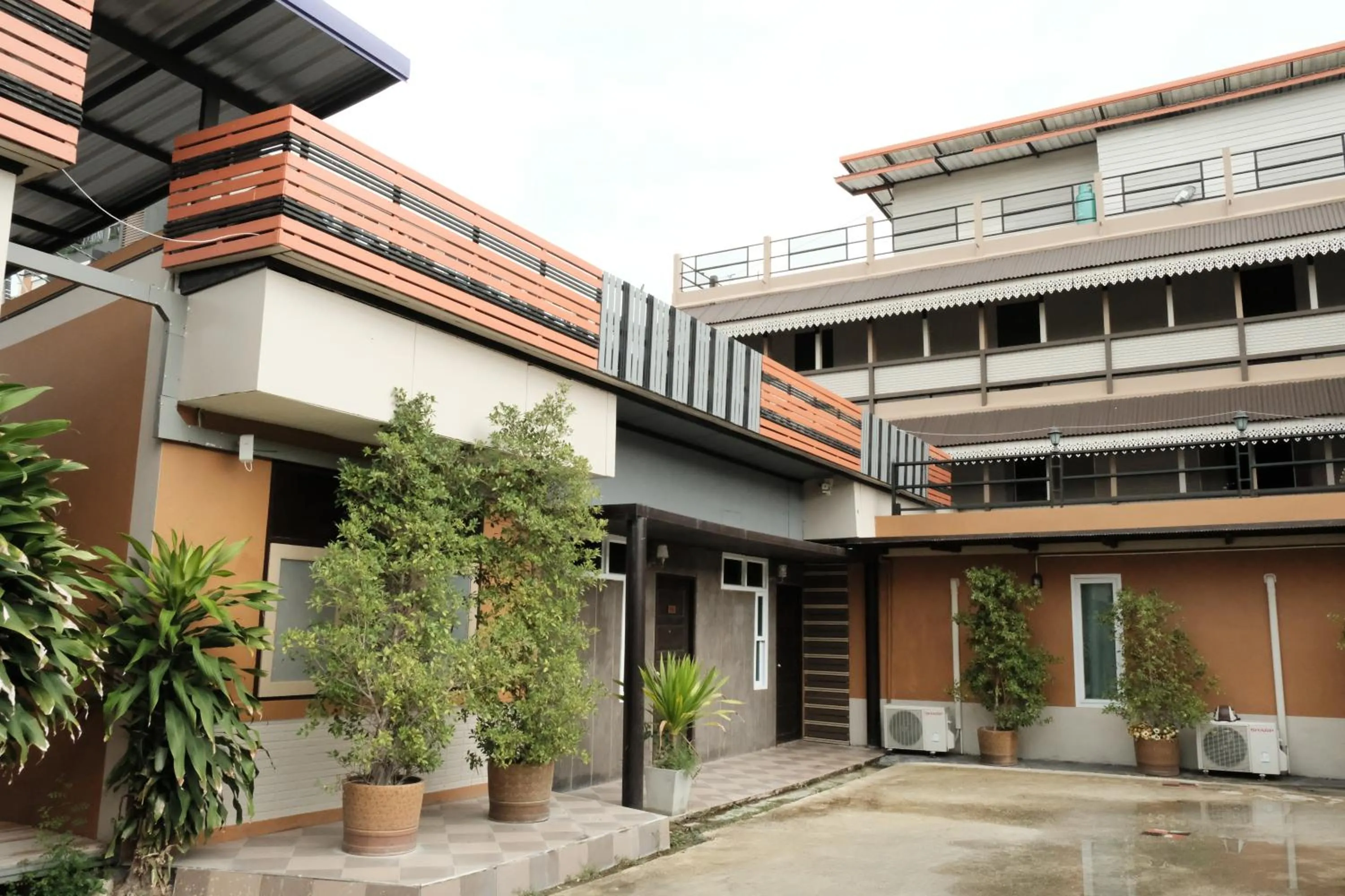 Property building in Puangpech Hotel Lampang