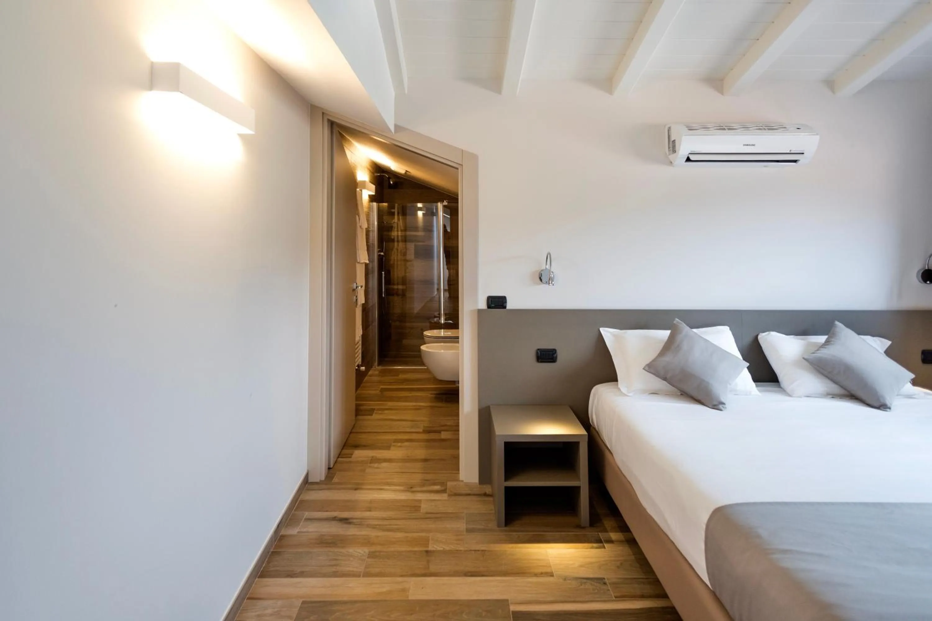 Photo of the whole room, Bed in Hotel Baia di Paré