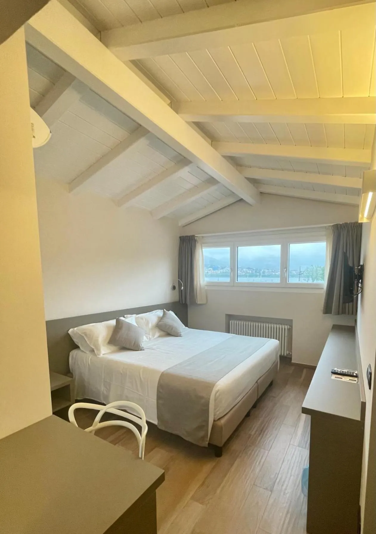 Photo of the whole room, Bed in Hotel Baia di Paré