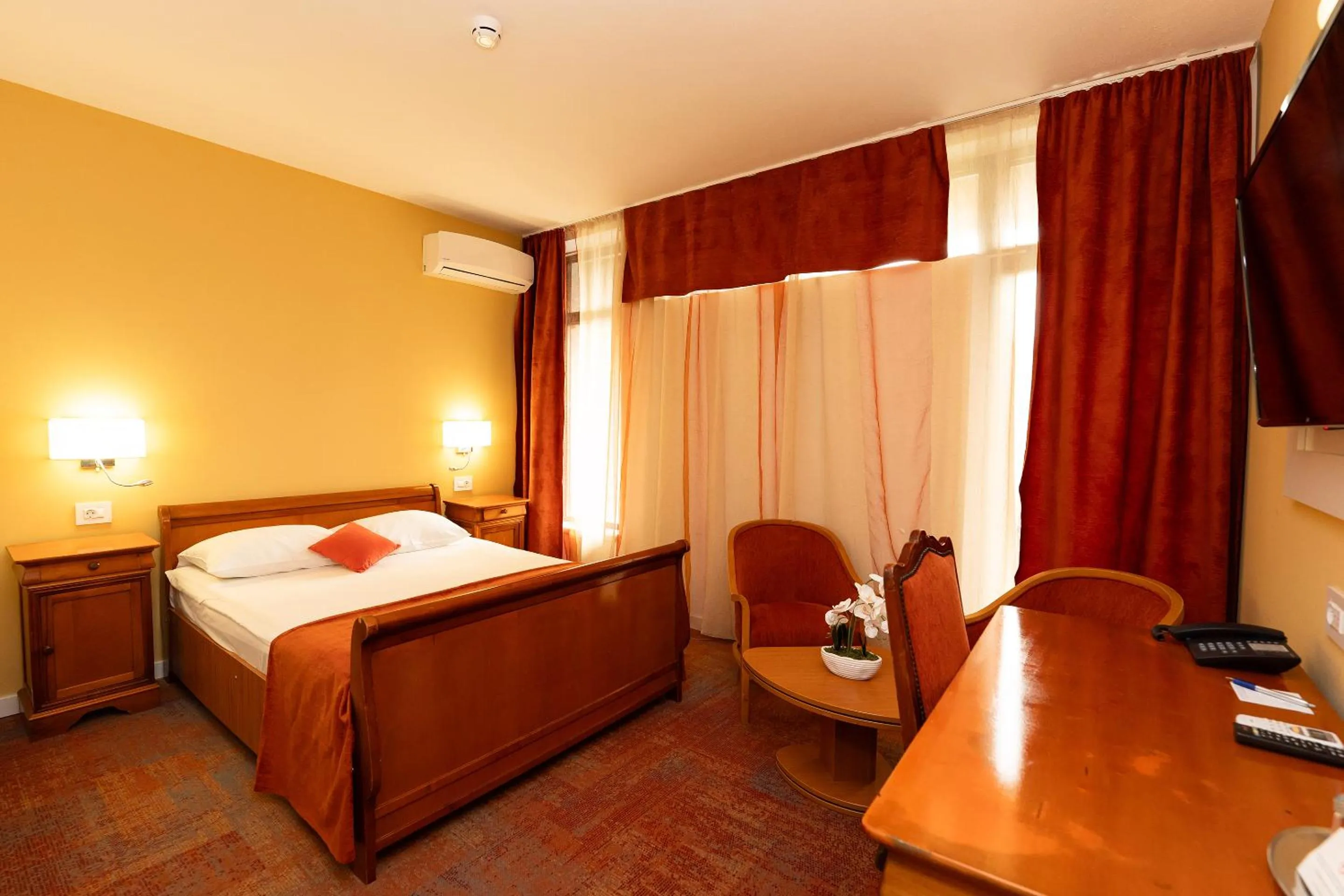 Bedroom, Bed in MyContinental Suceava