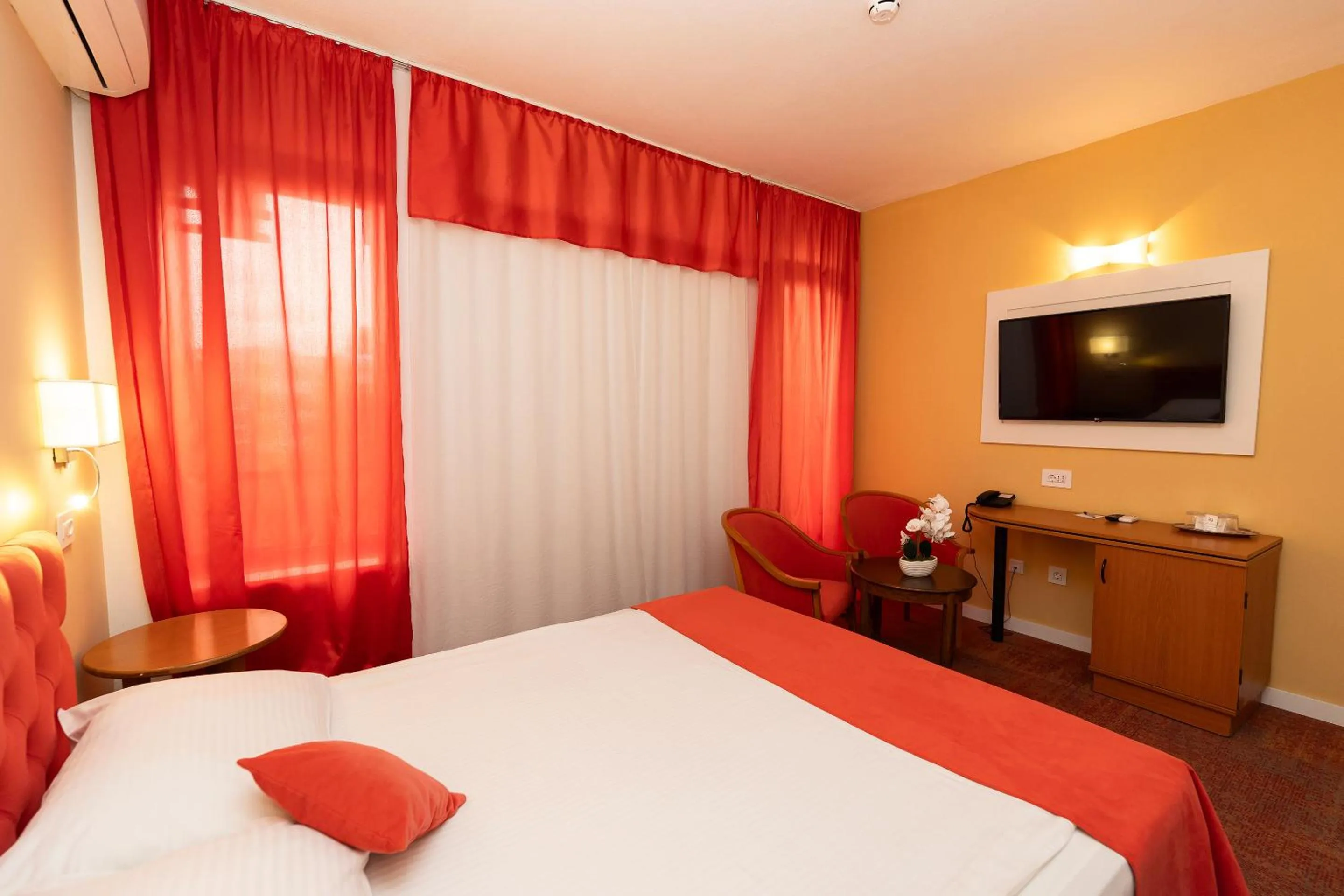 Bedroom, Bed in MyContinental Suceava