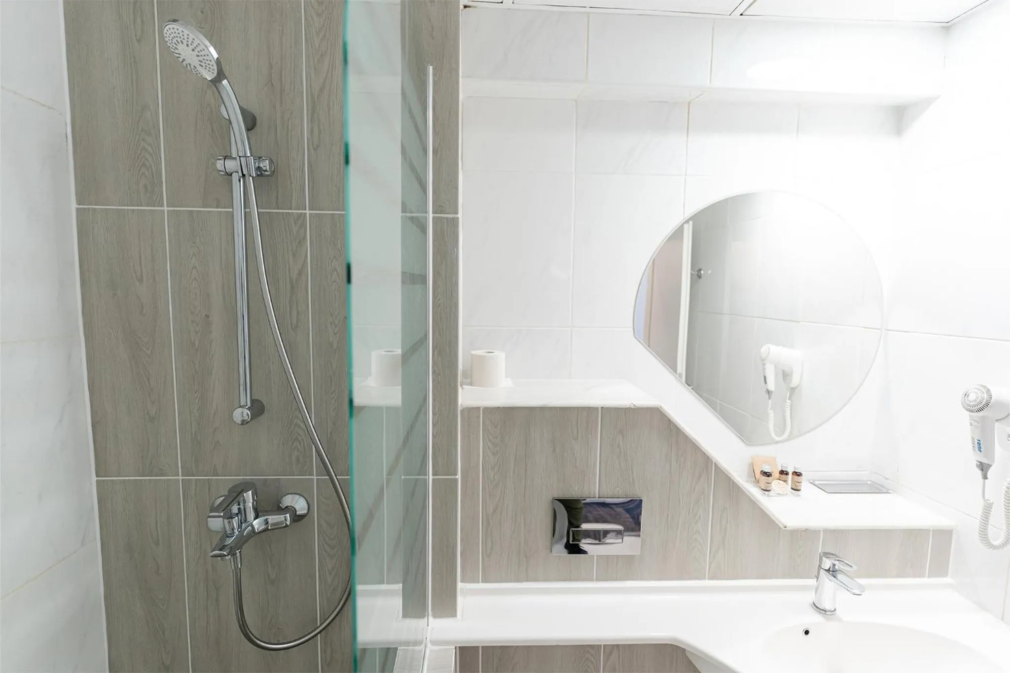 Shower in MyContinental Suceava