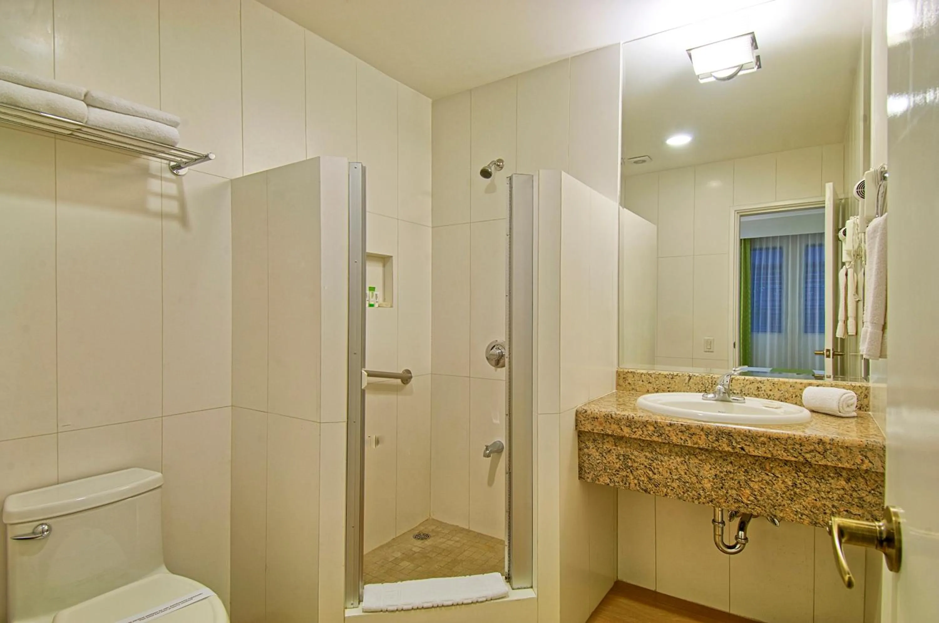 Bathroom in Balmoral Hotel San José CR, Historic District