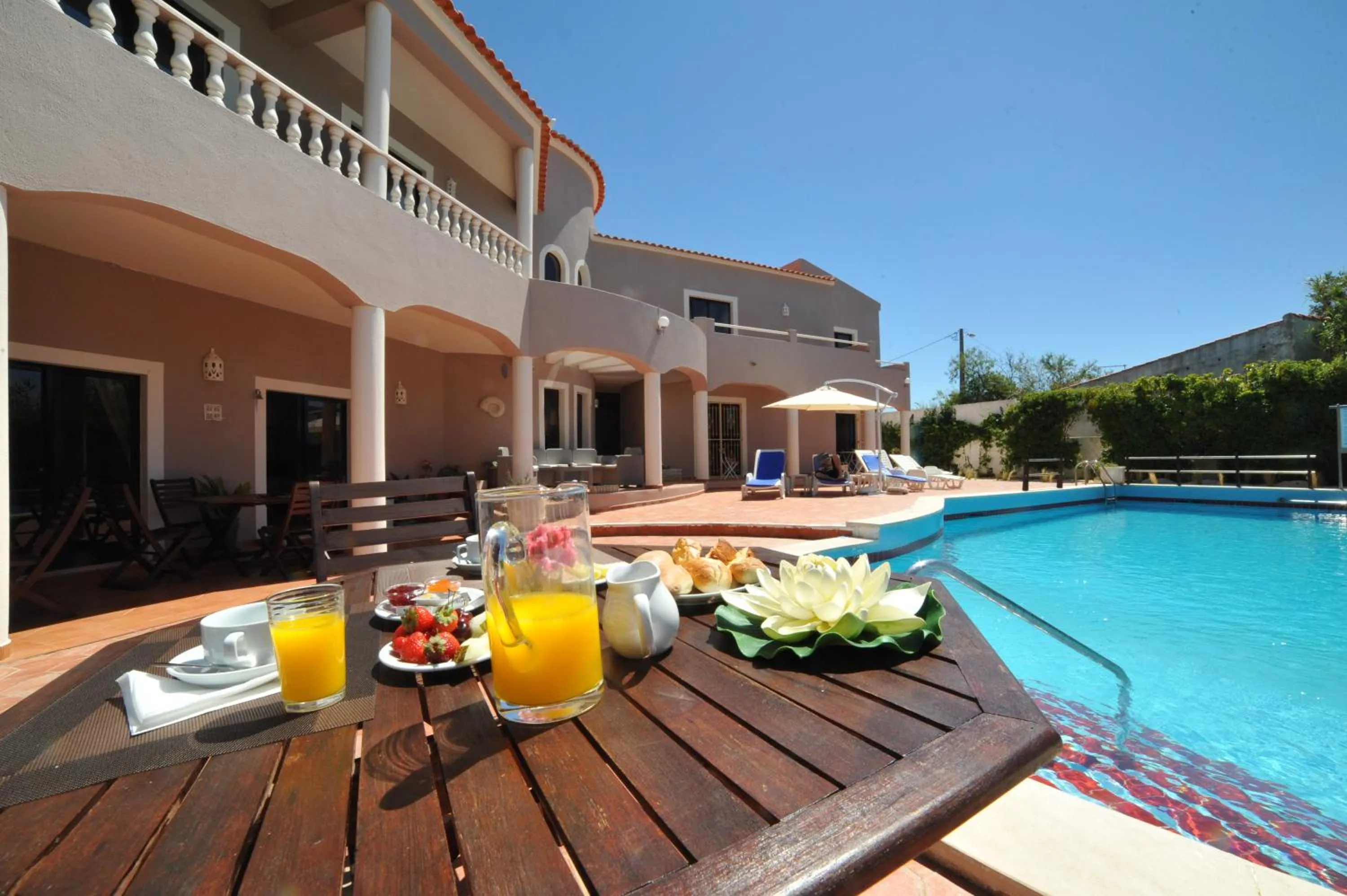 Food and drinks in Casa Rosa Montes