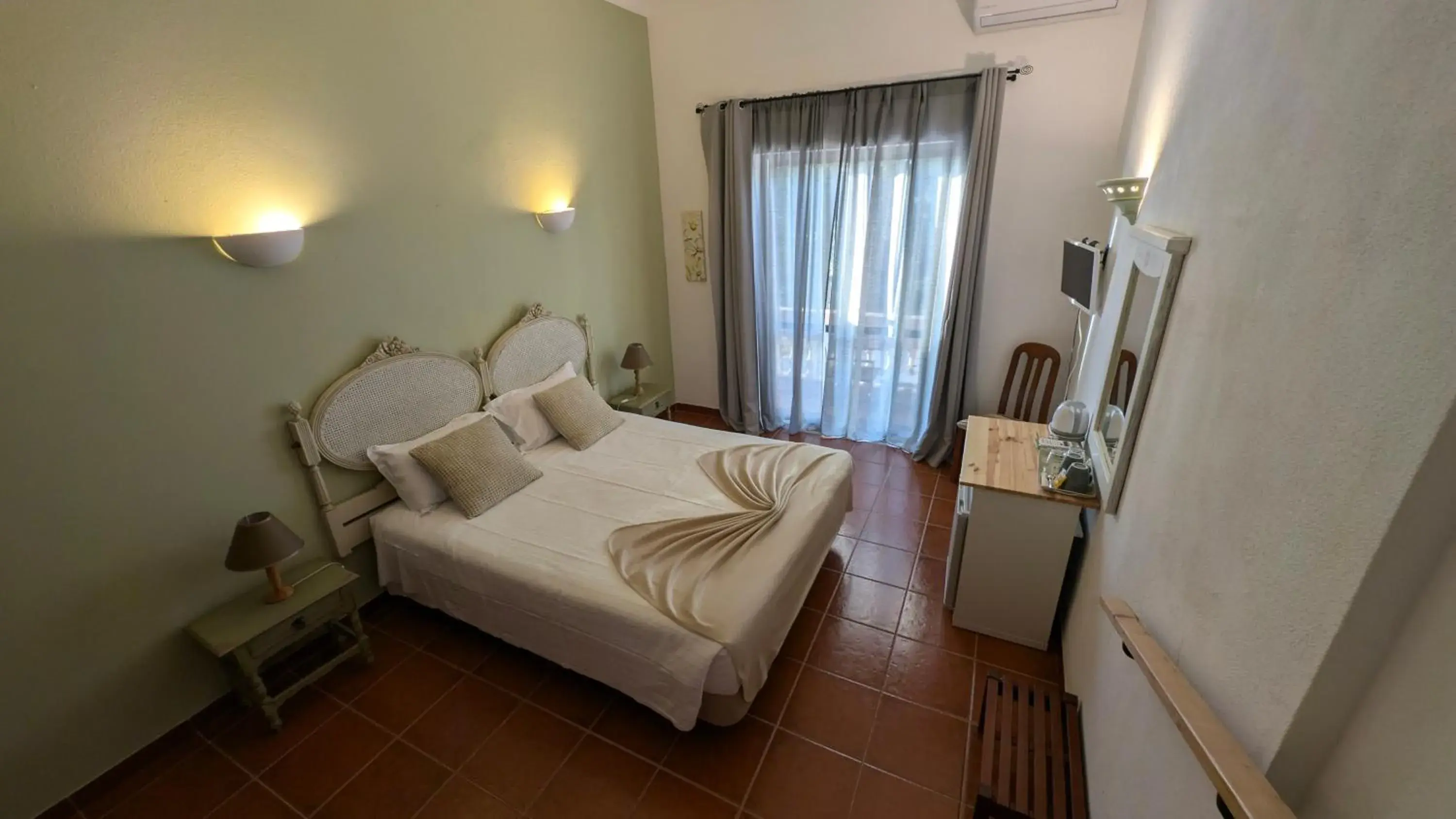 Double Room with Countryside View - single occupancy in Casa Rosa Montes Double Room with Countryside View - single occupancy in Casa Rosa Montes