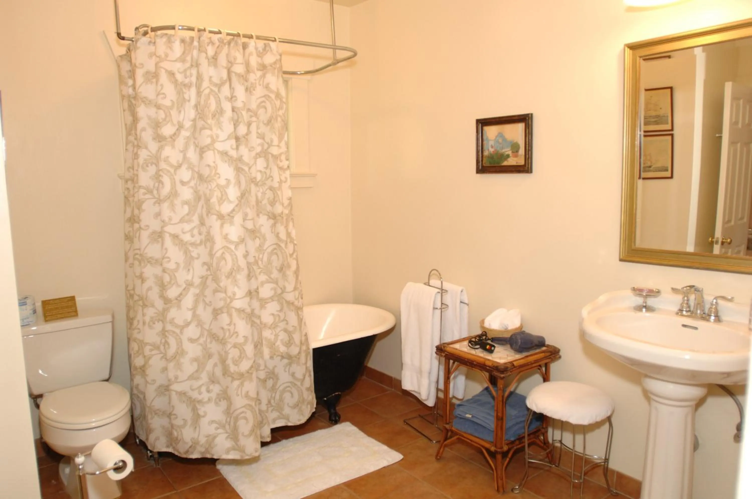 Bathroom in Secret Garden Inn & Cottages