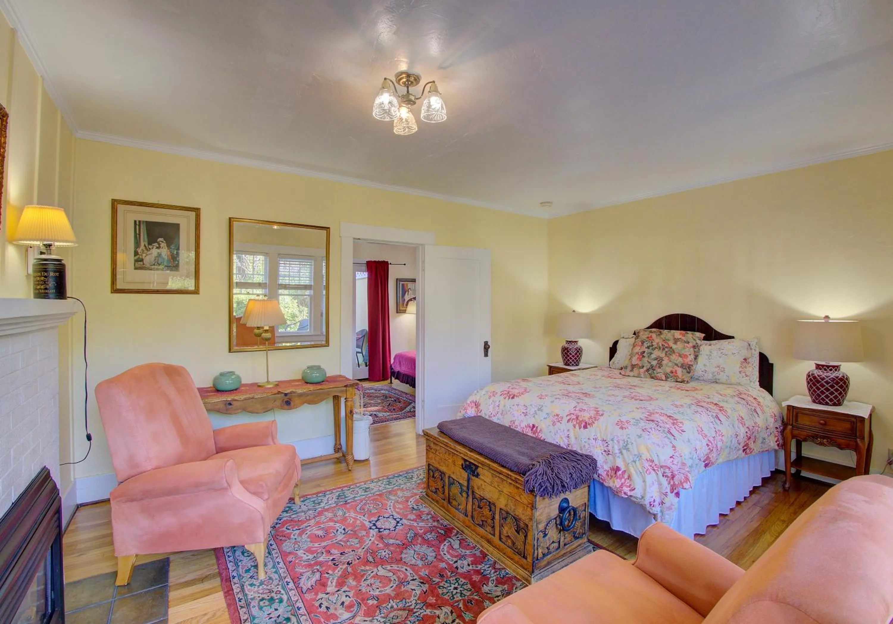 Bedroom, Bed in Secret Garden Inn & Cottages