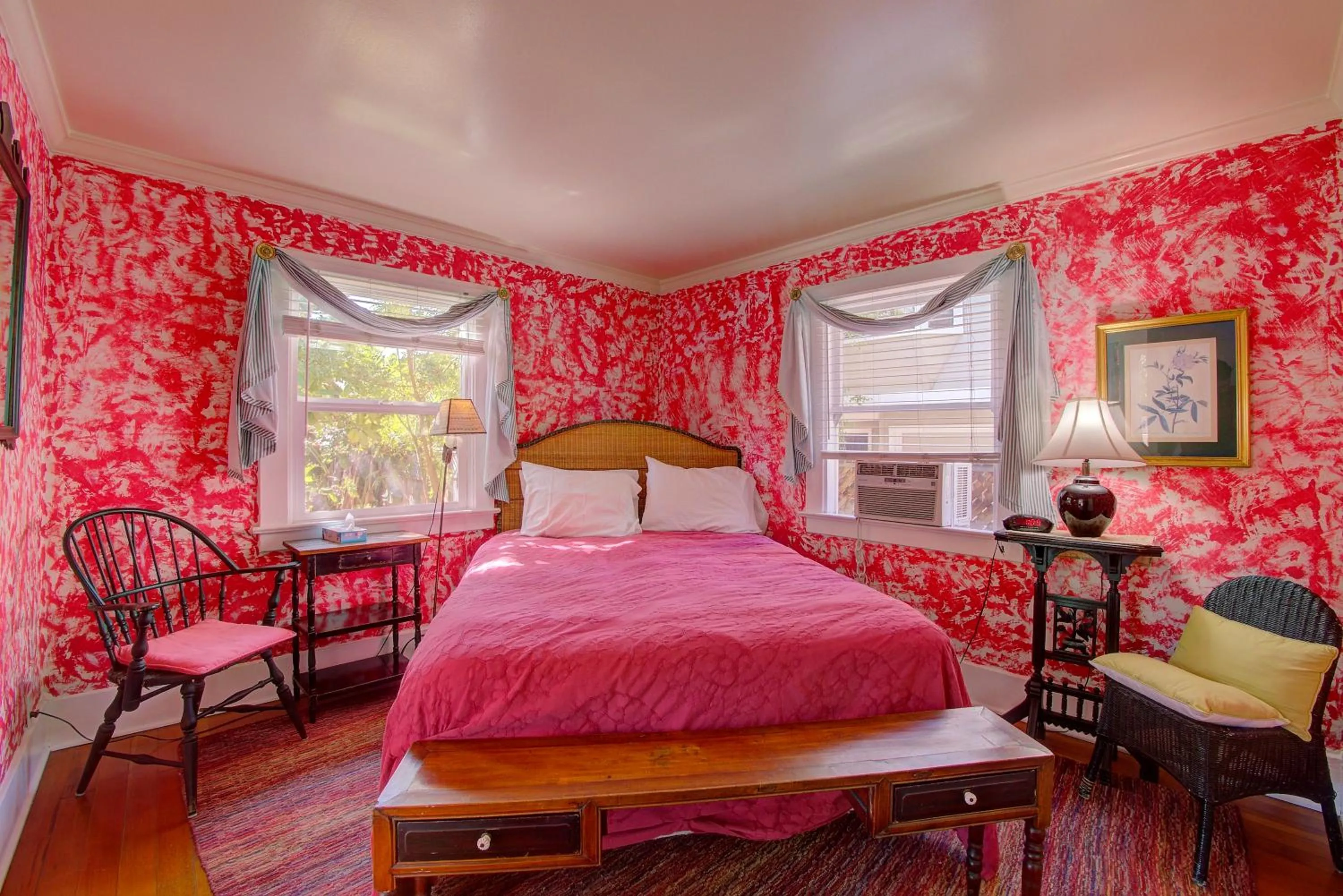 Bedroom, Bed in Secret Garden Inn & Cottages