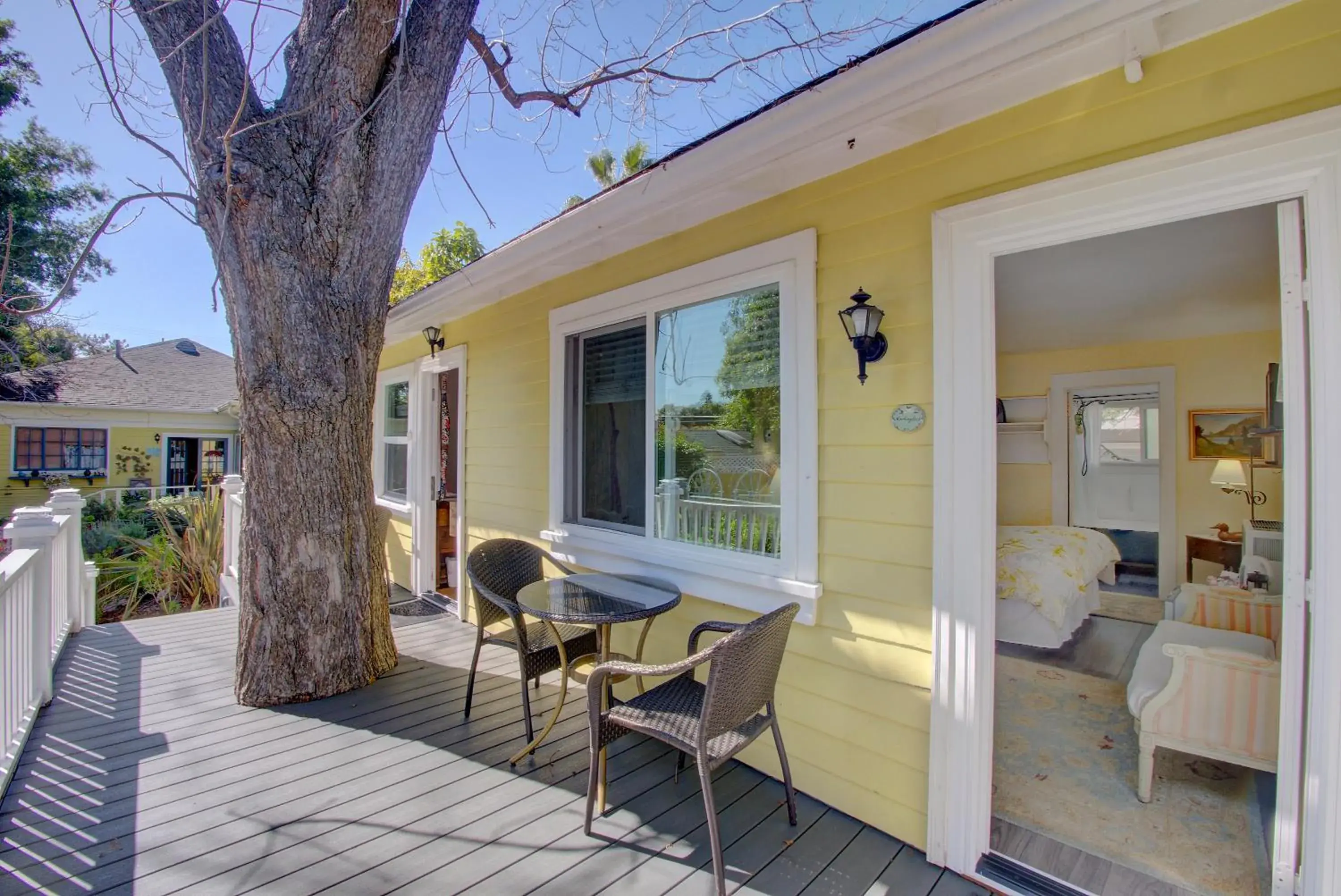 Superior Queen Room - single occupancy in Secret Garden Inn & Cottages Superior Queen Room - single occupancy in Secret Garden Inn & Cottages