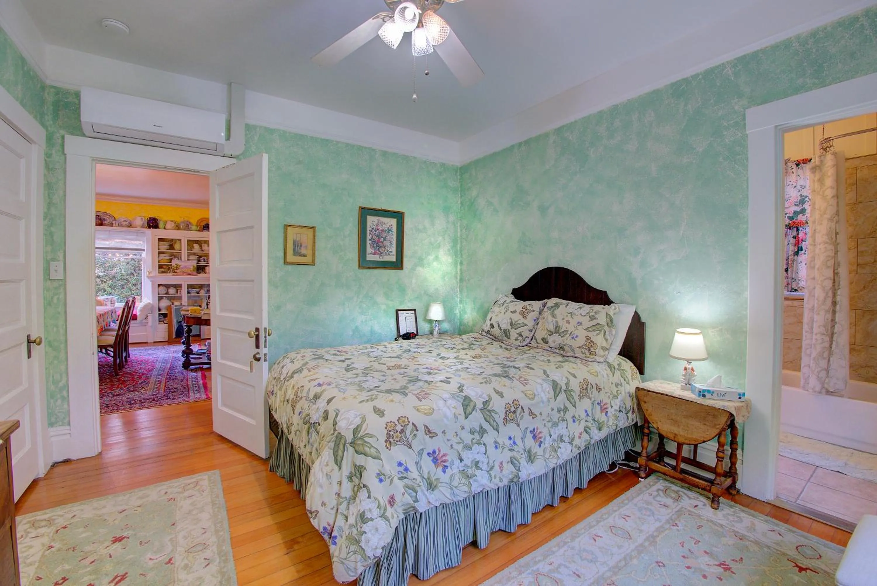 Bedroom, Bed in Secret Garden Inn & Cottages