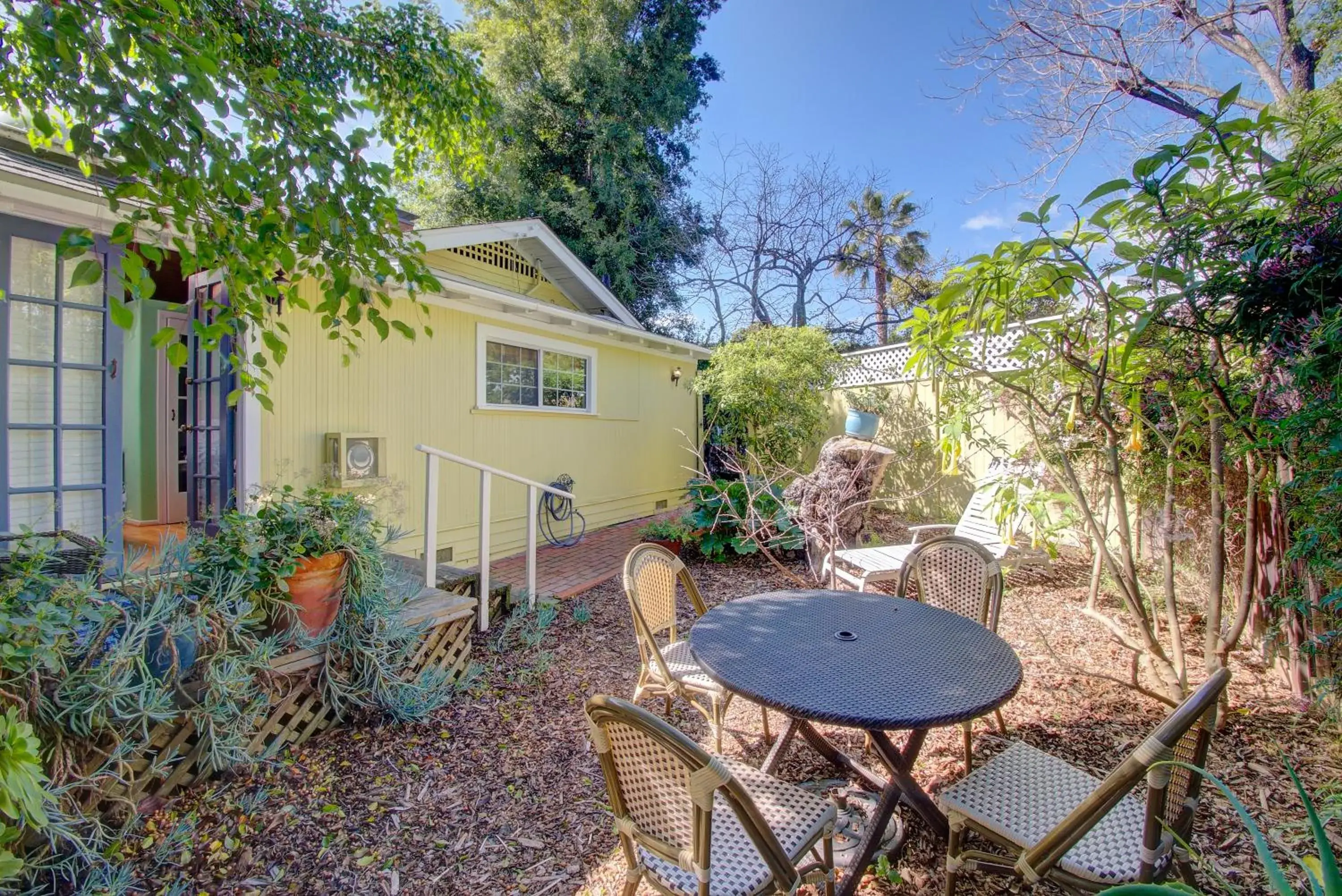 Double Room with Garden View in Secret Garden Inn & Cottages Double Room with Garden View in Secret Garden Inn & Cottages