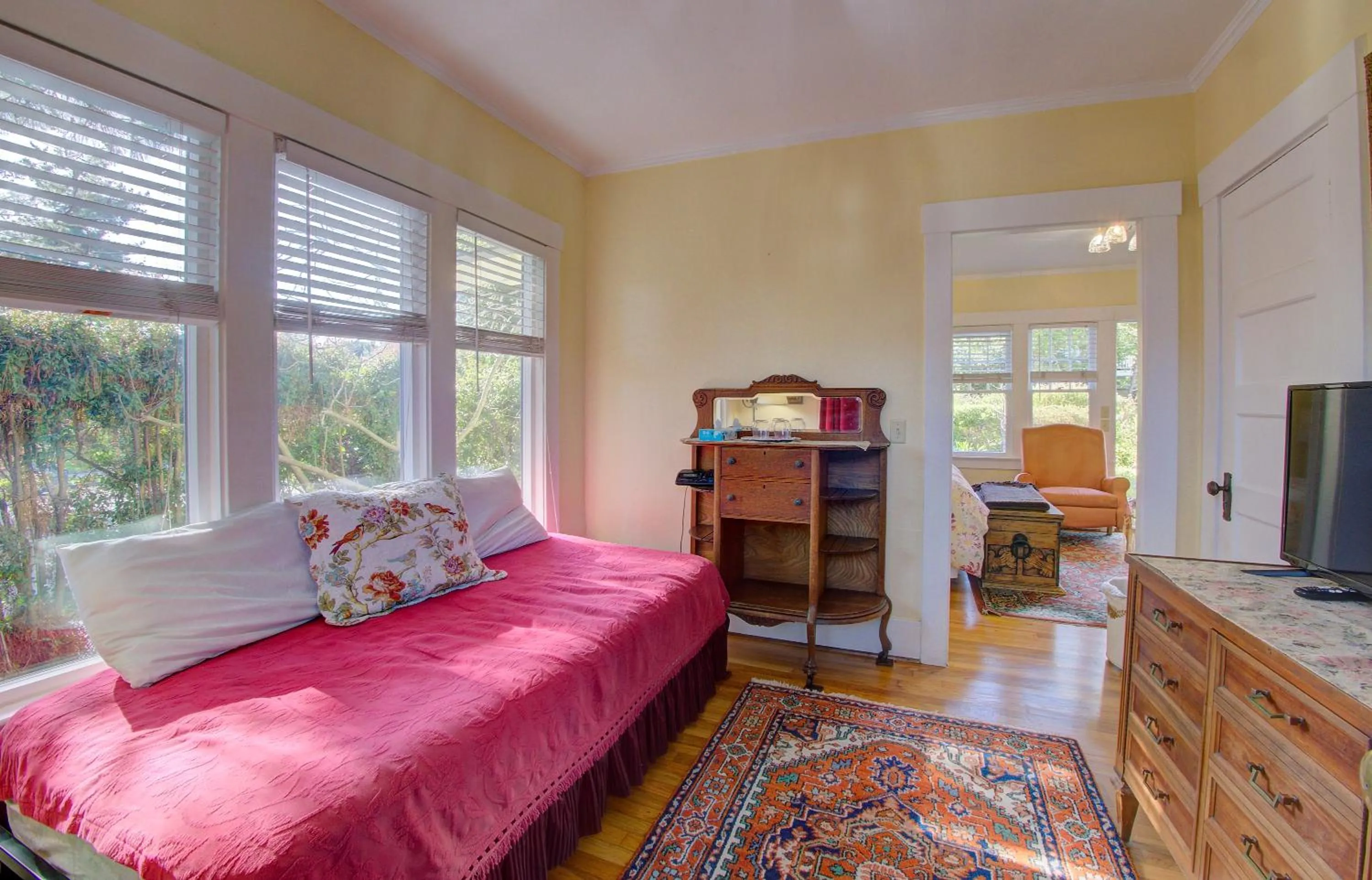 Bedroom, Bed in Secret Garden Inn & Cottages