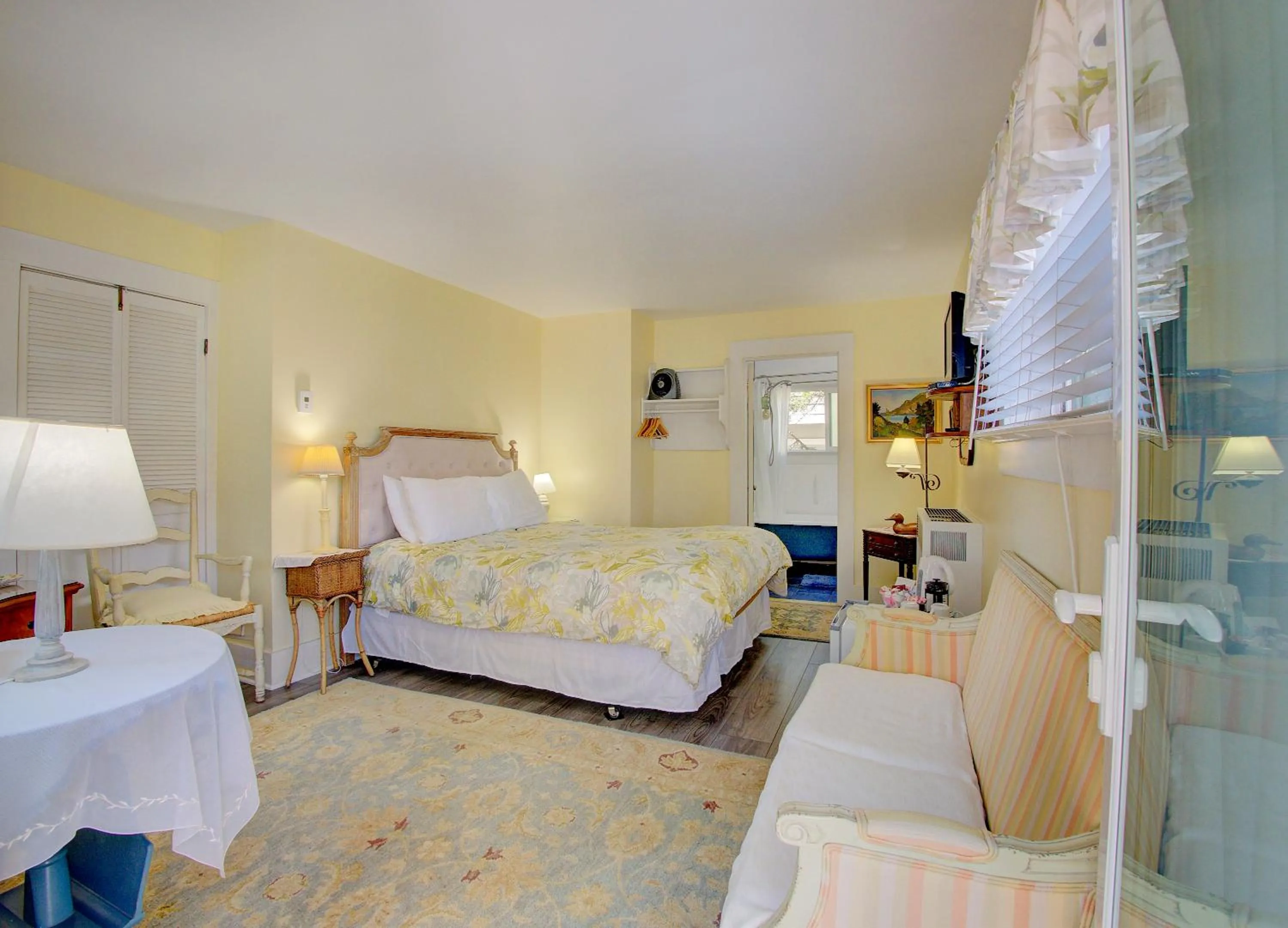 Bedroom, Bed in Secret Garden Inn & Cottages