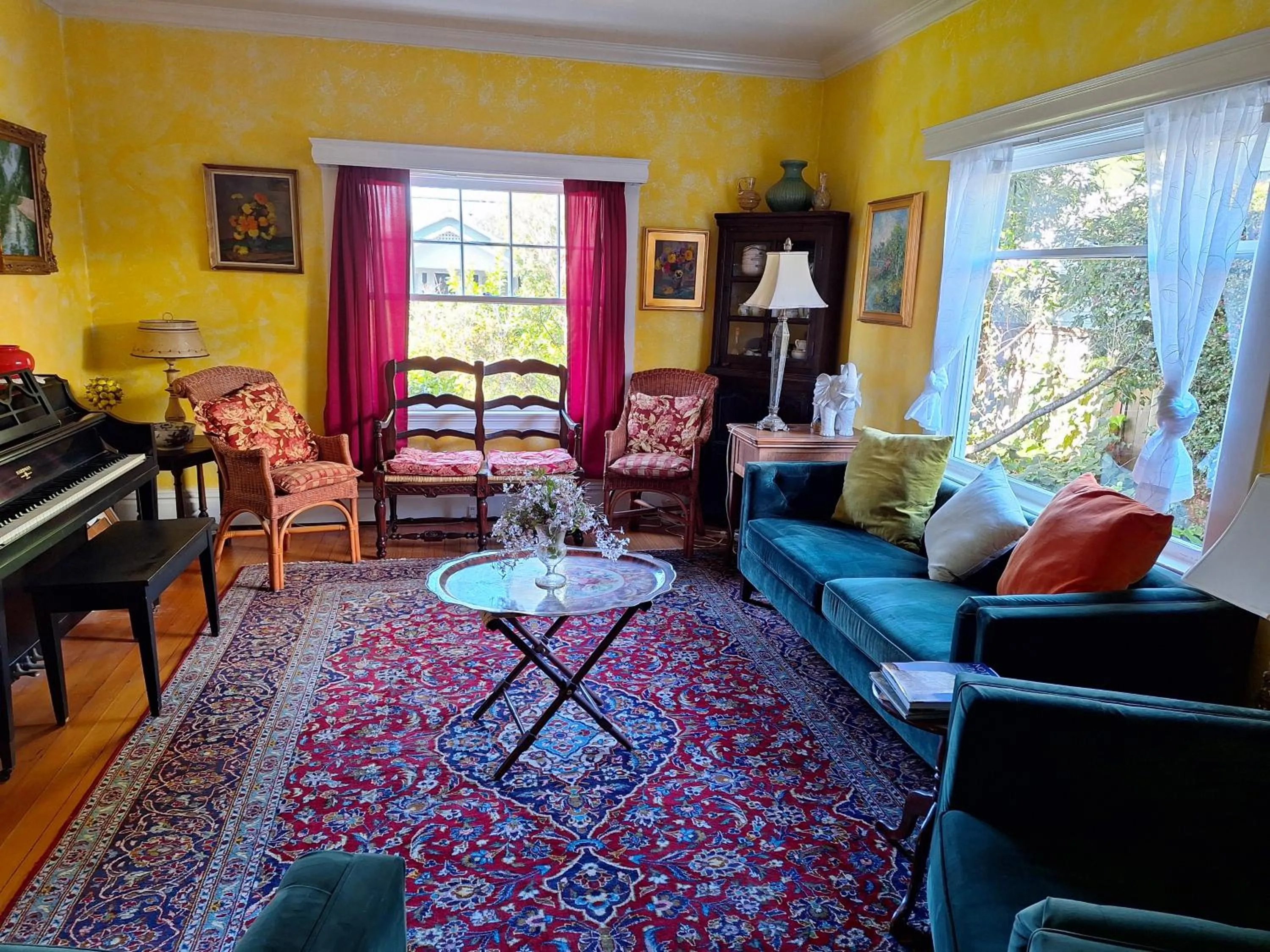 Living room in Secret Garden Inn & Cottages
