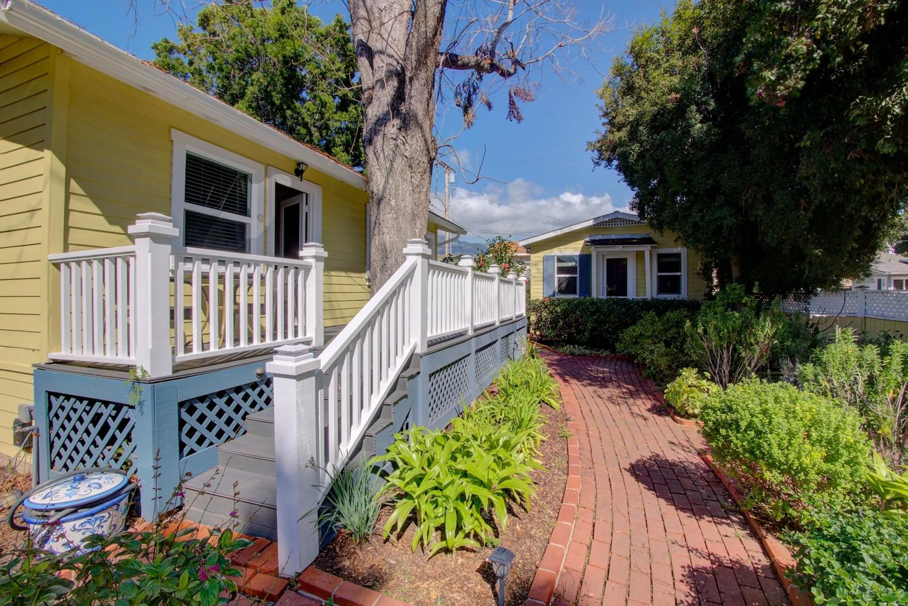 Property building in Secret Garden Inn & Cottages