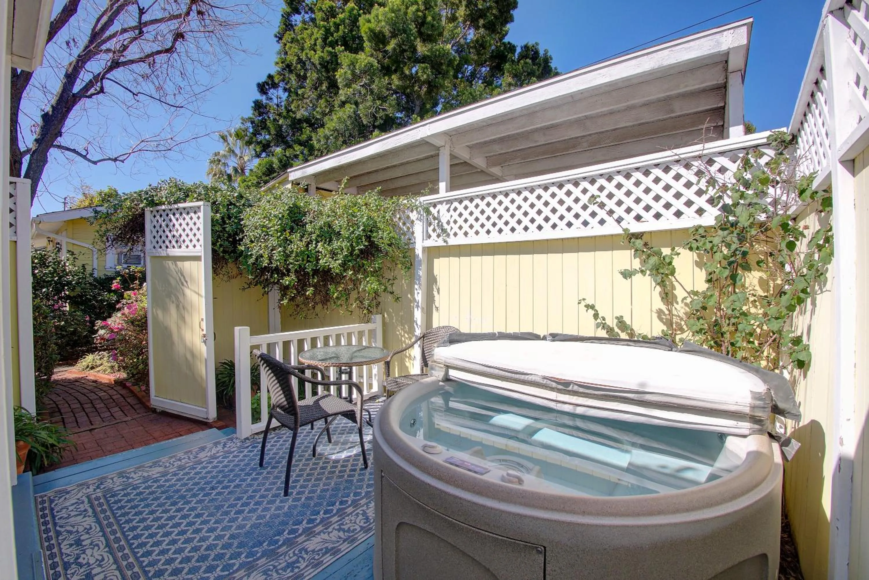 Hot Tub in Secret Garden Inn & Cottages
